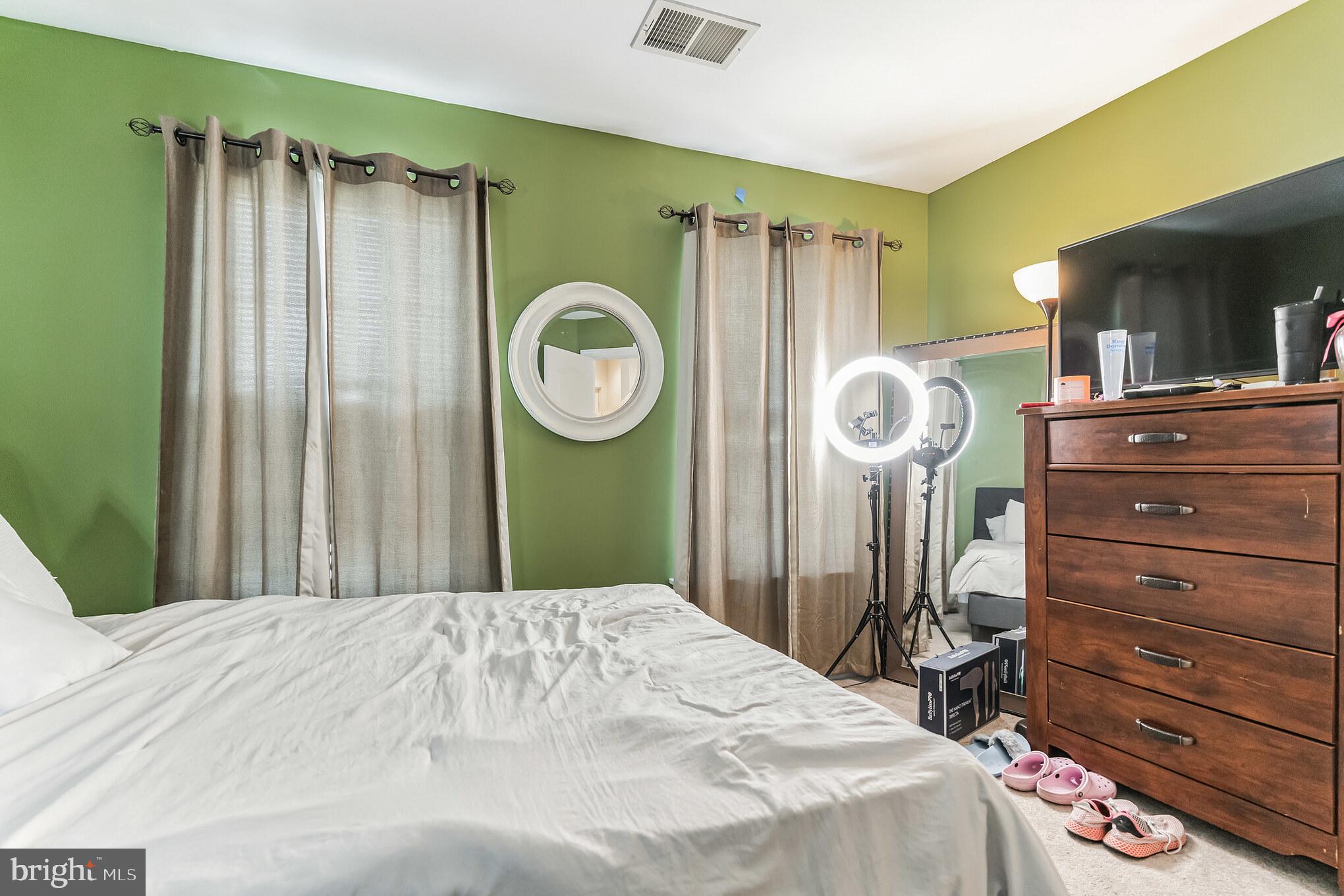 CHELTENHAM KNOLLS - Residential