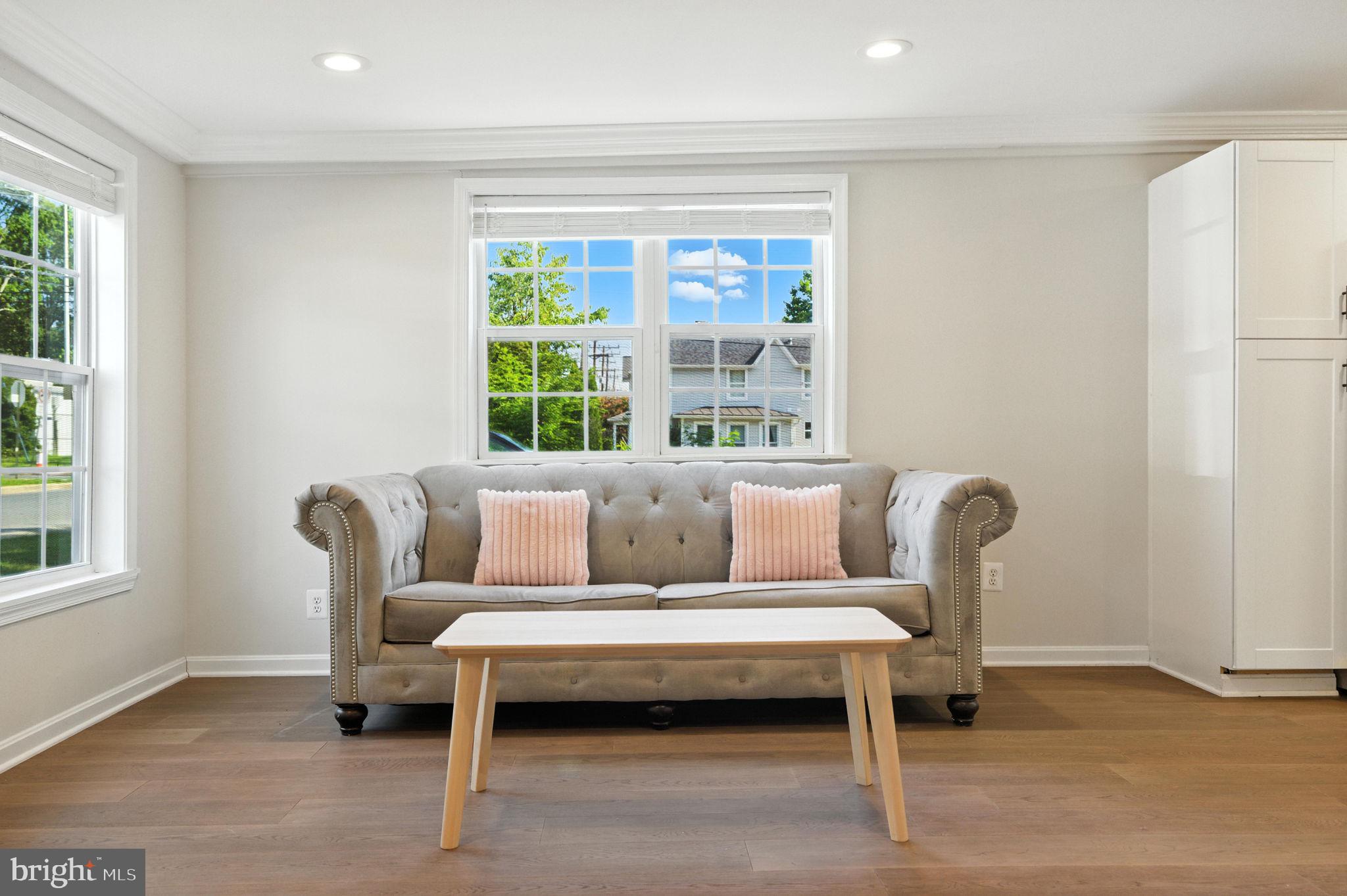 LAUREL - Residential