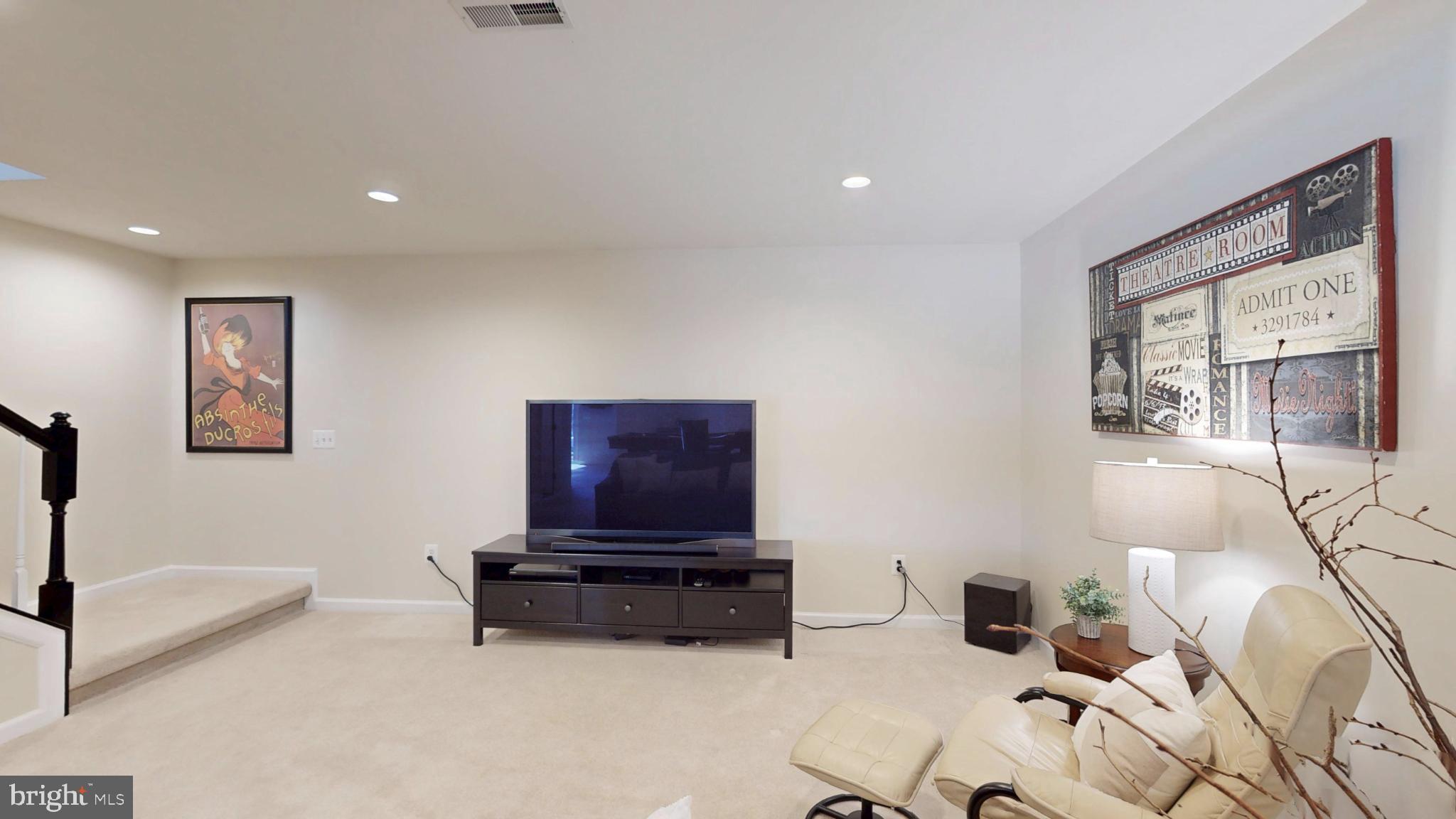 RIVER CREST - Residential