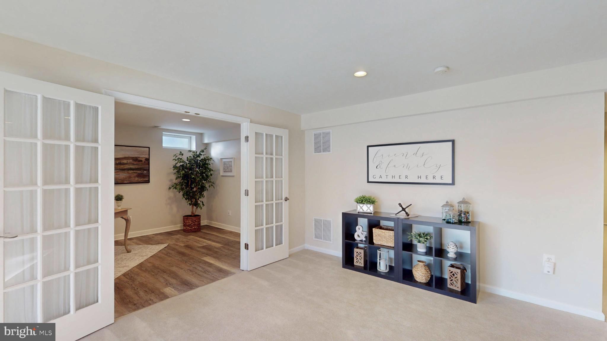 RIVER CREST - Residential