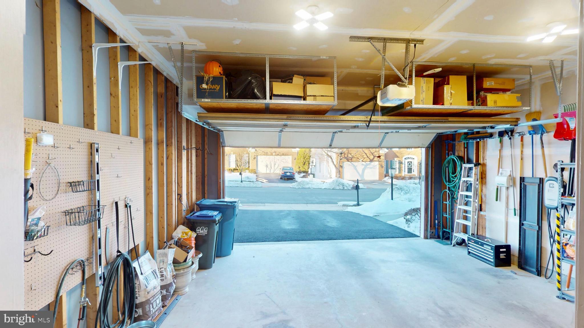 RIVER CREST - Residential