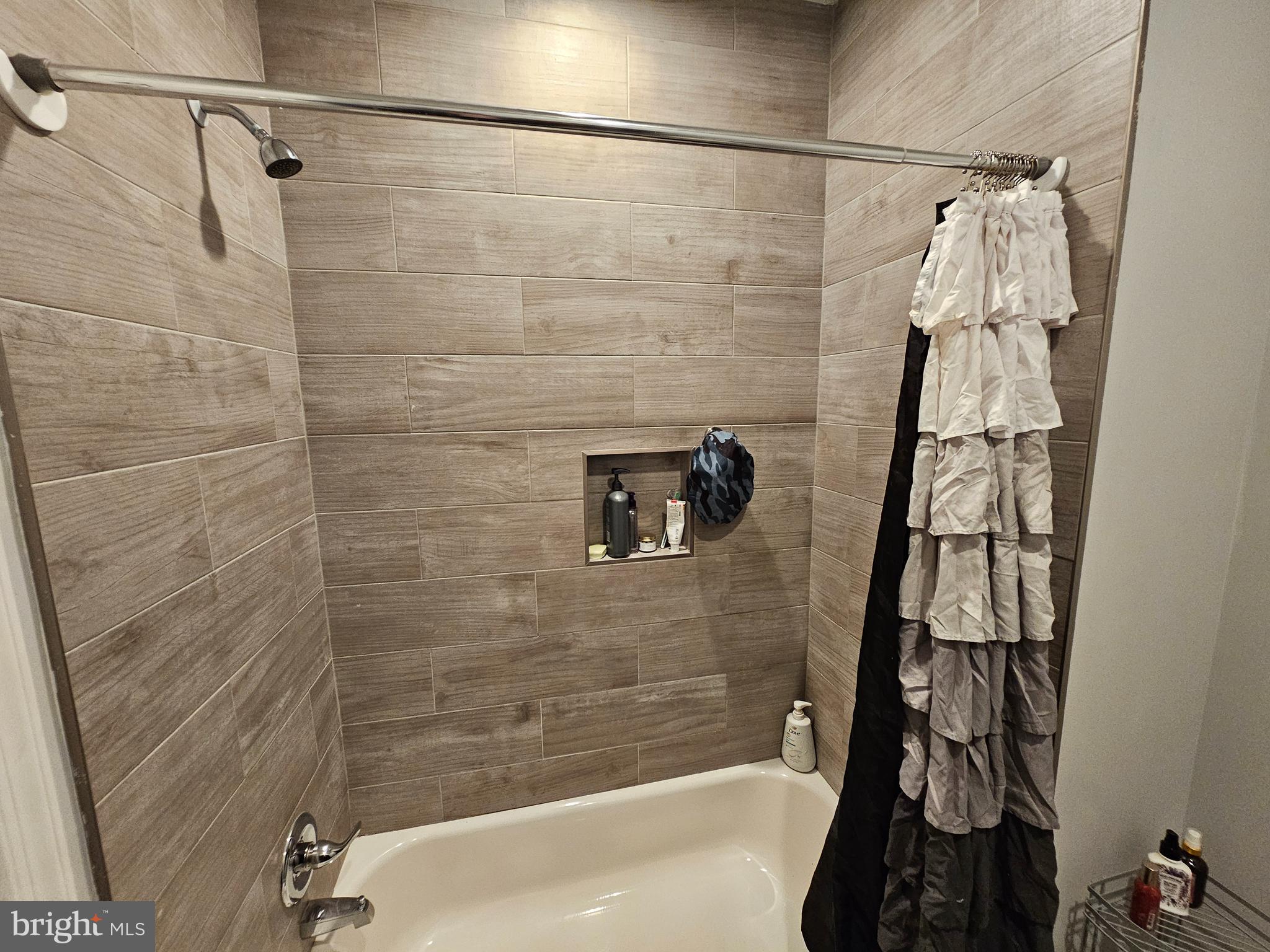 STRAWBERRY MANSION - Residential Income