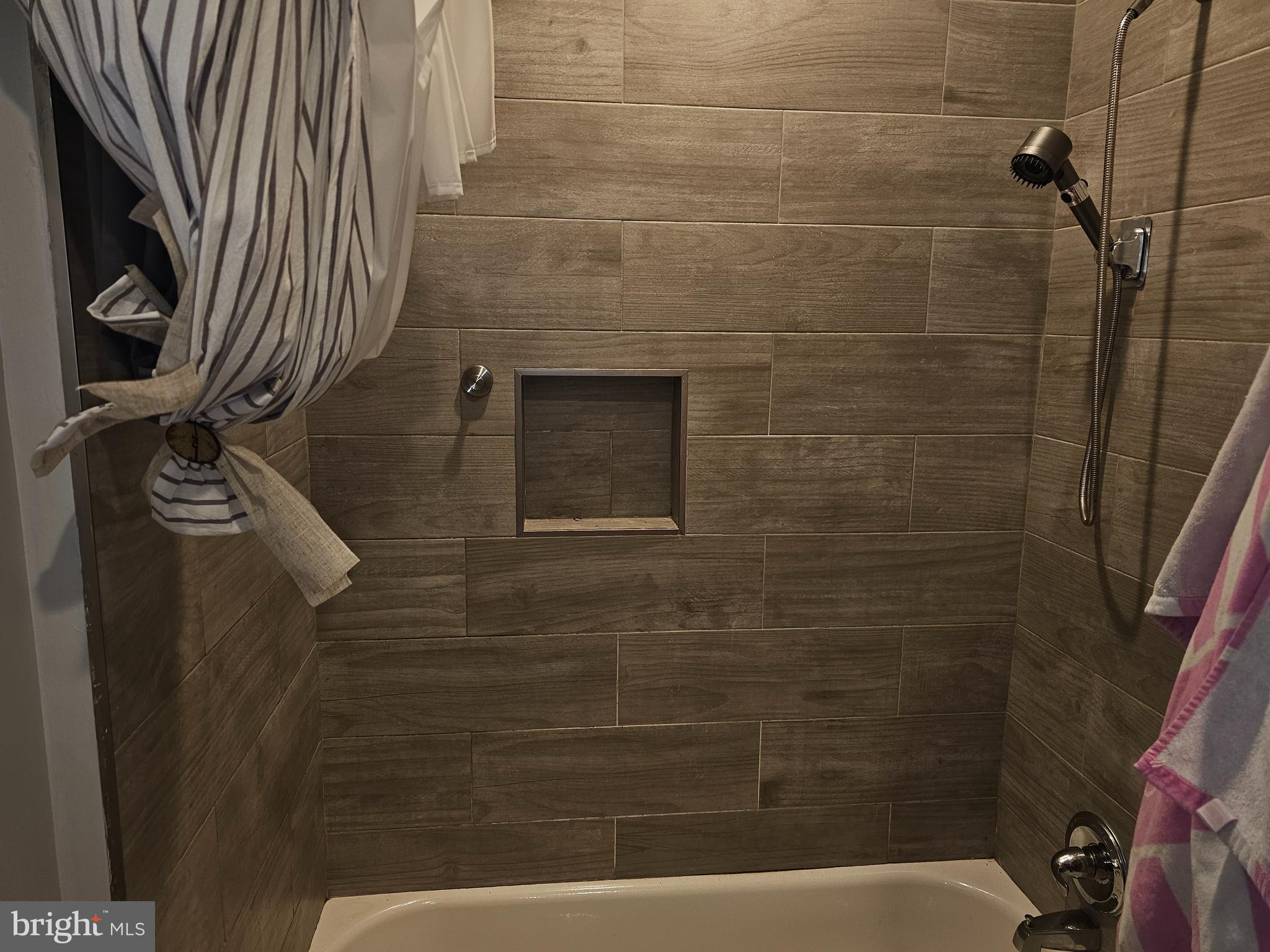 STRAWBERRY MANSION - Residential Income