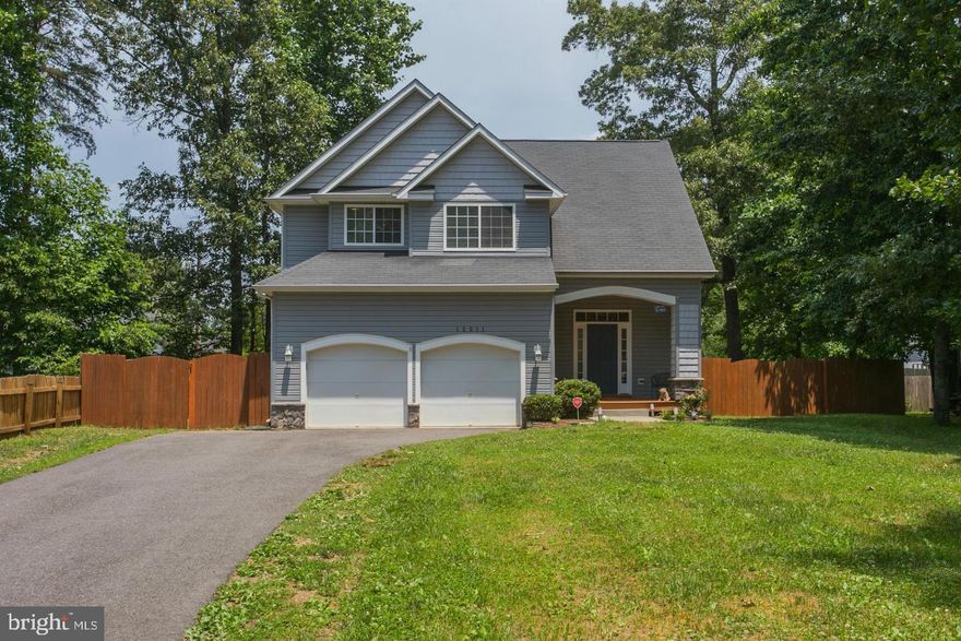 !!COMING SOON!! ADORABLE 2 LEVEL LOCATED ONLY *MINUTES* TO I-95! 2 CAR GARAGE, OPEN FLOOR PLAN, CATHEDRAL CEILINGS, HARDWOOD FLOORS,  KITCHEN ISLAND, FENCED IN BACKYARD, AND MORE! STAY TUNED!