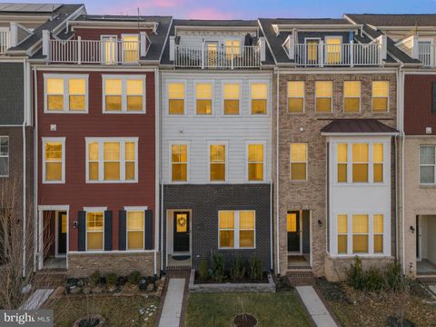 Photo of 1581 Sandpiper Bay Loop, DUMFRIES, VA 22026 (MLS # VAPW2111730)