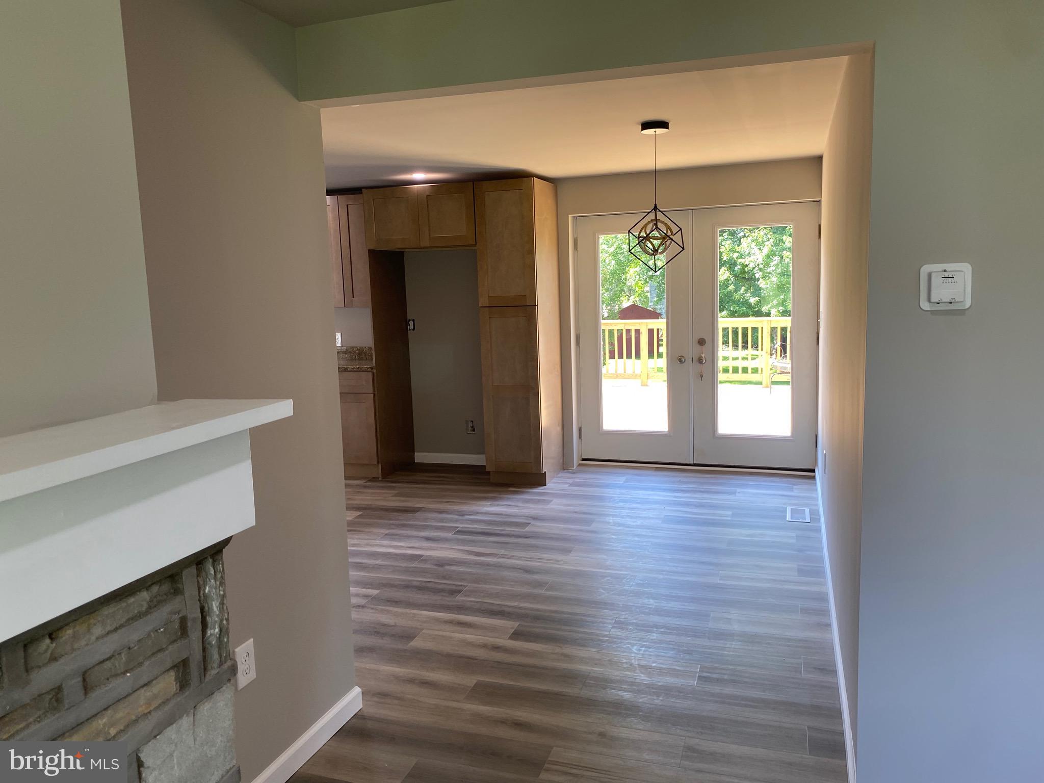 HILLSIDE MANOR - Residential