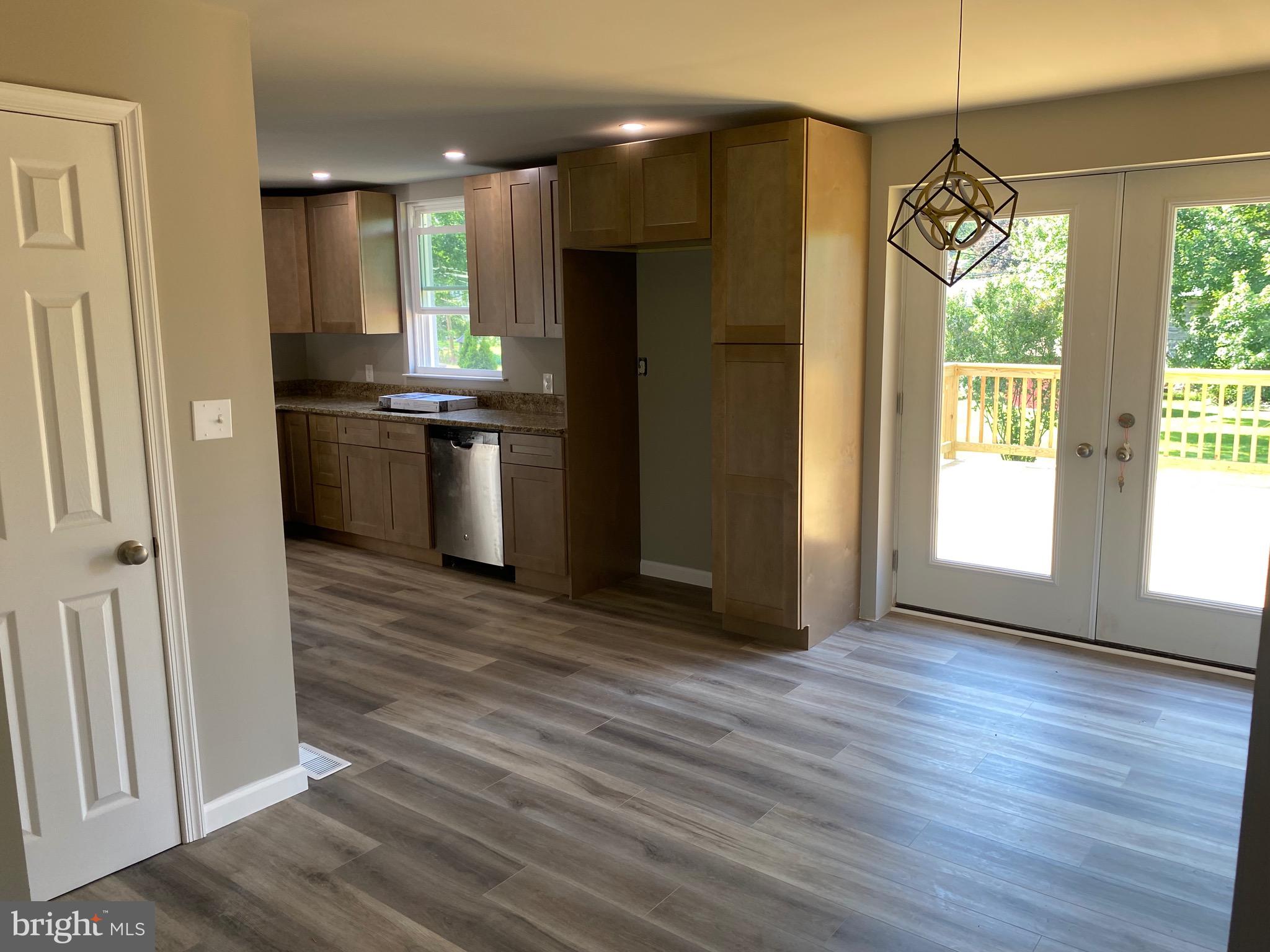HILLSIDE MANOR - Residential