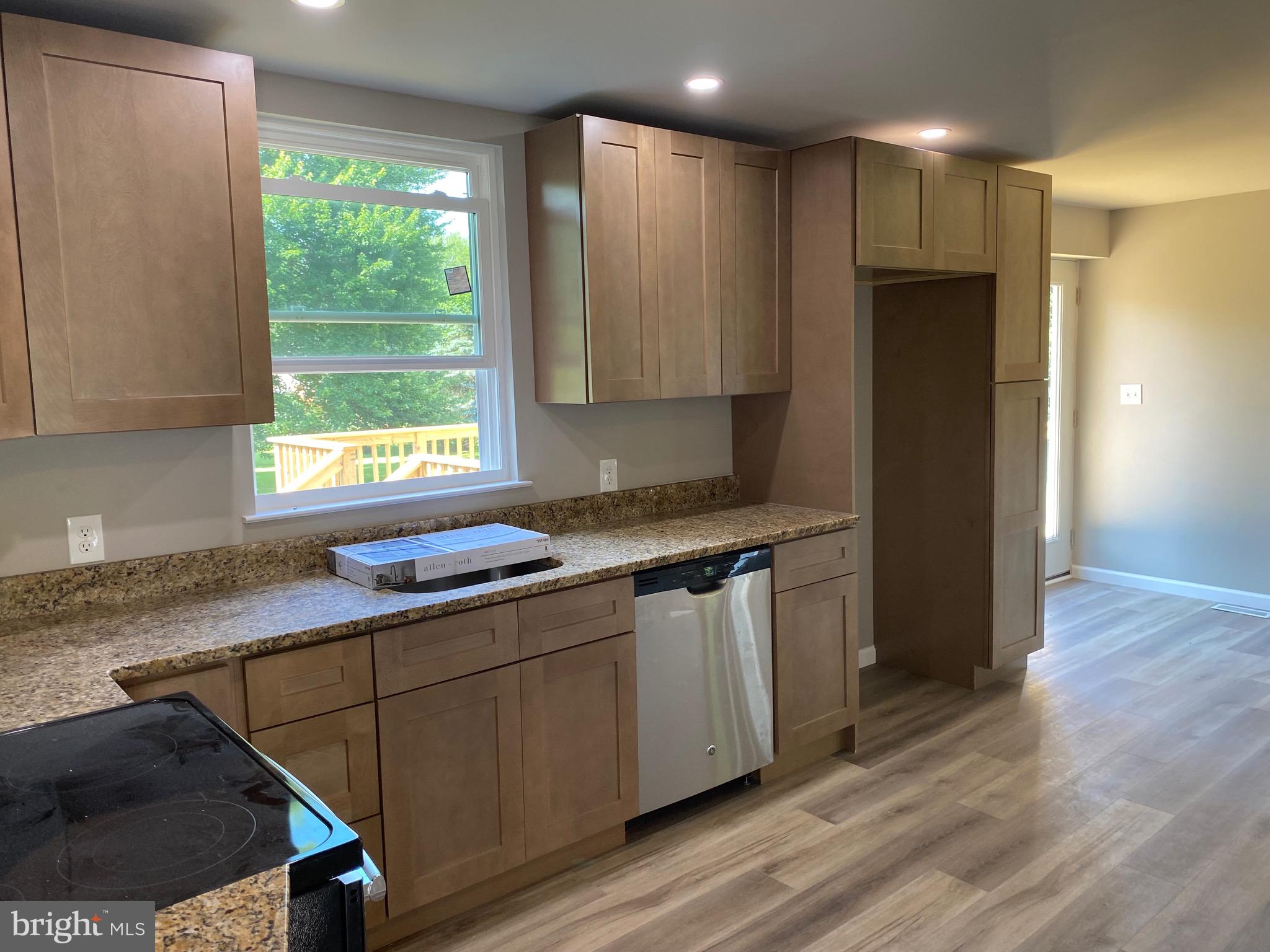 HILLSIDE MANOR - Residential