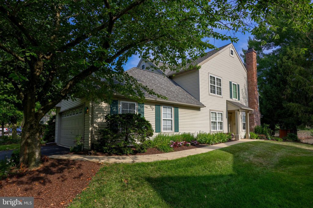 Photo of 1262 Crestview Drive, Denver, PA 17517 (MLS # PALA2053592)