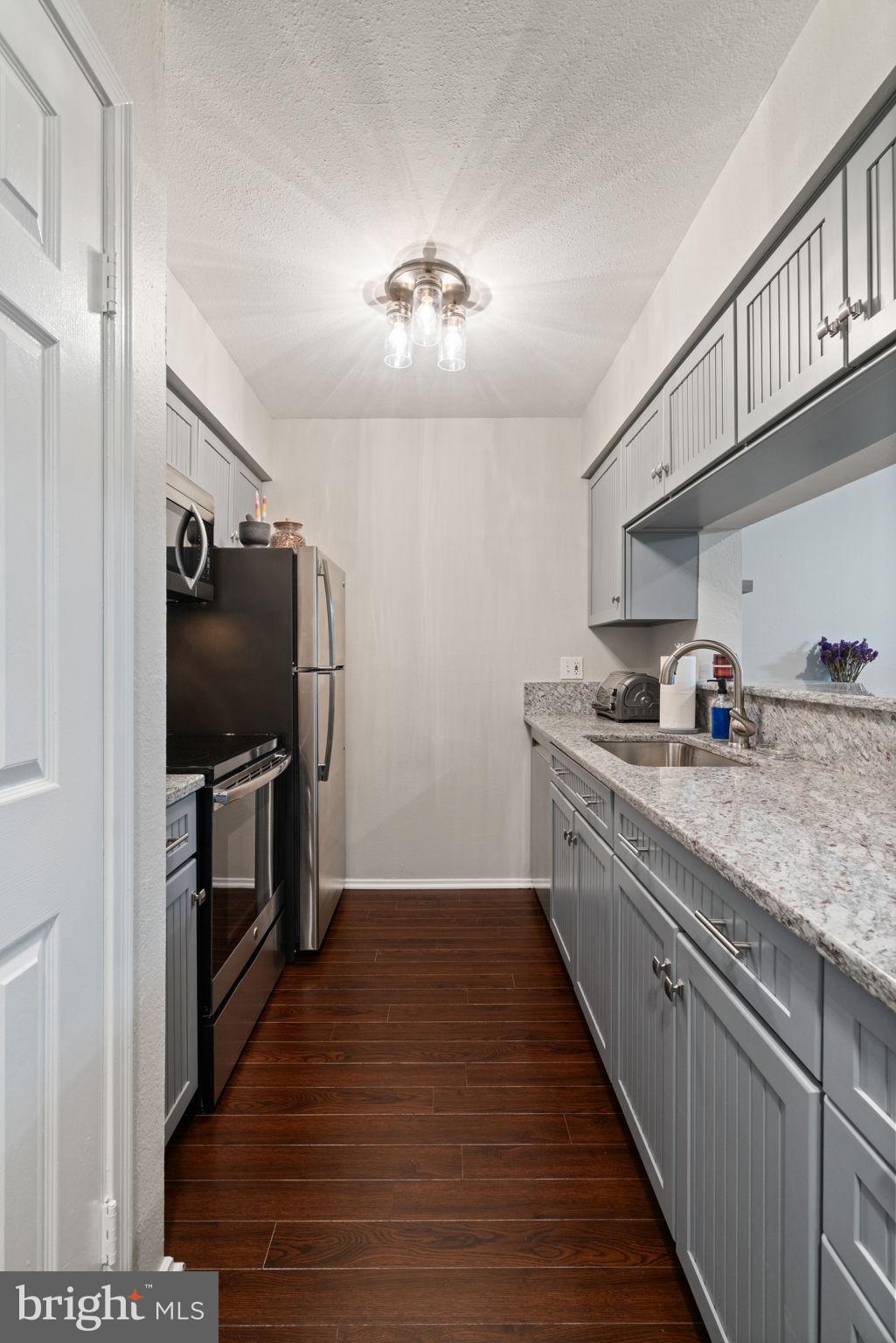 POINTE AT PARK CENTER - Residential