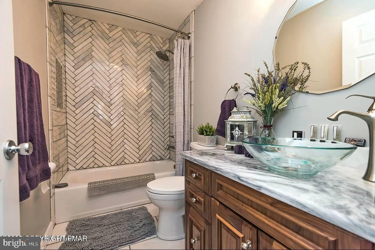 WHISPERING GLEN - Residential