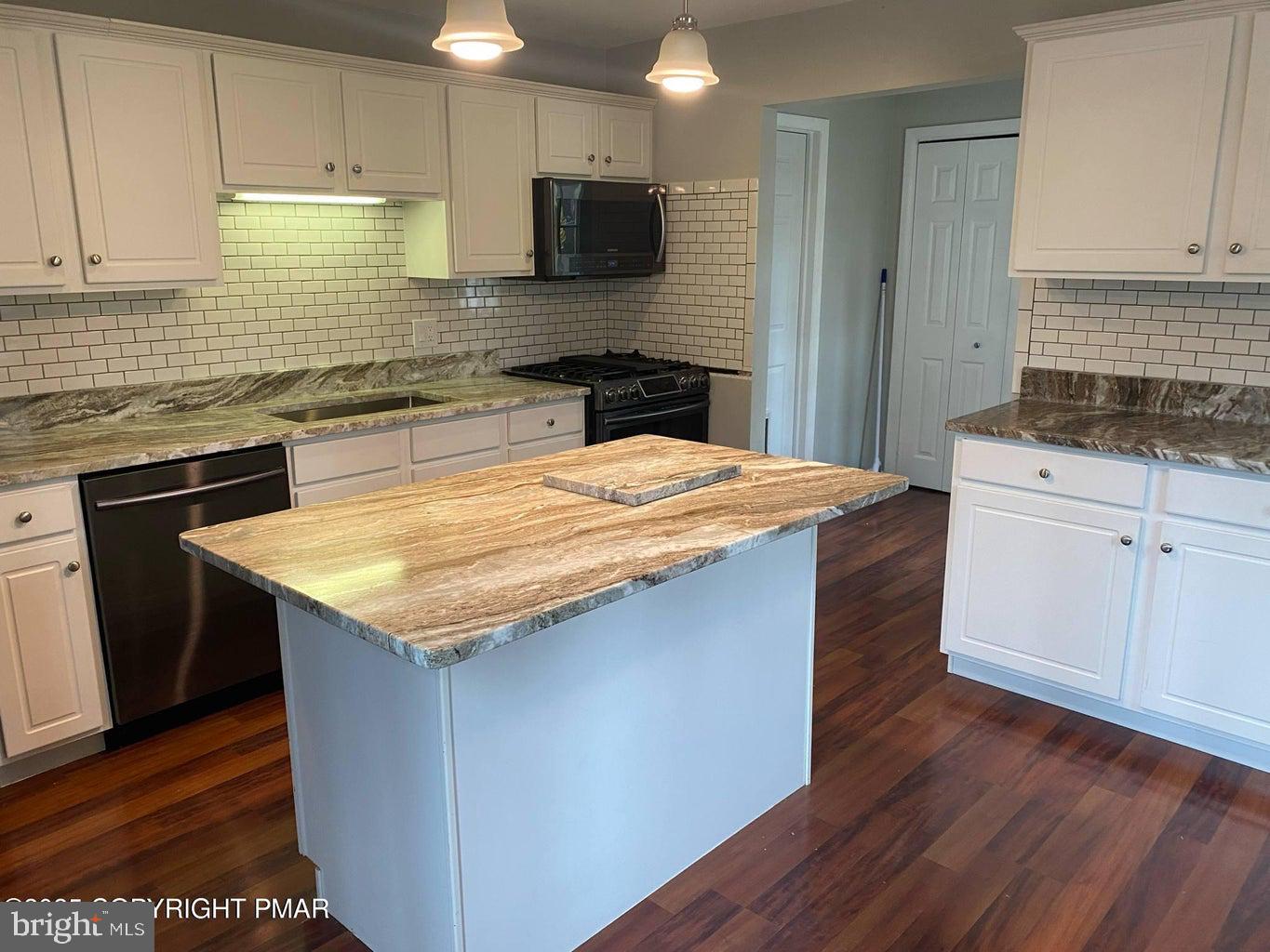 WHISPERING GLEN - Residential