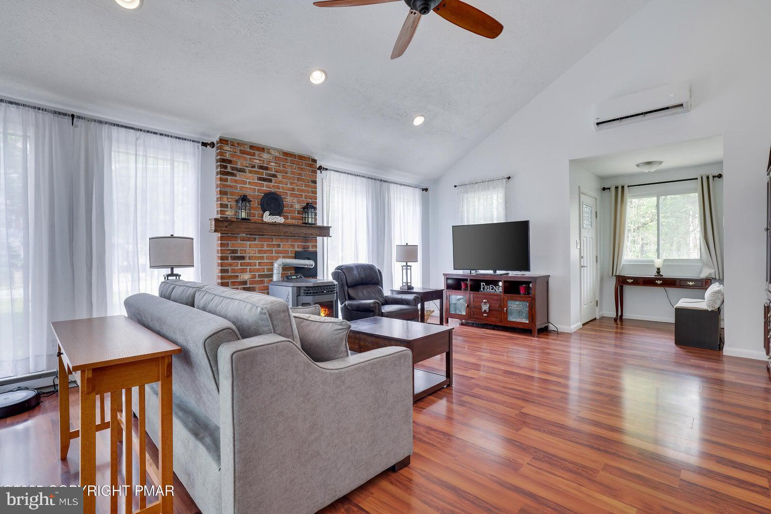 WHISPERING GLEN - Residential