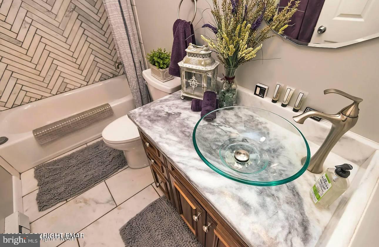 WHISPERING GLEN - Residential