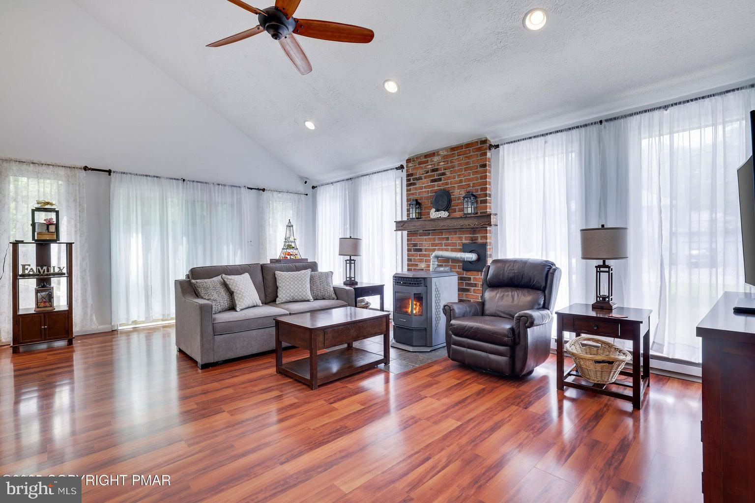 WHISPERING GLEN - Residential