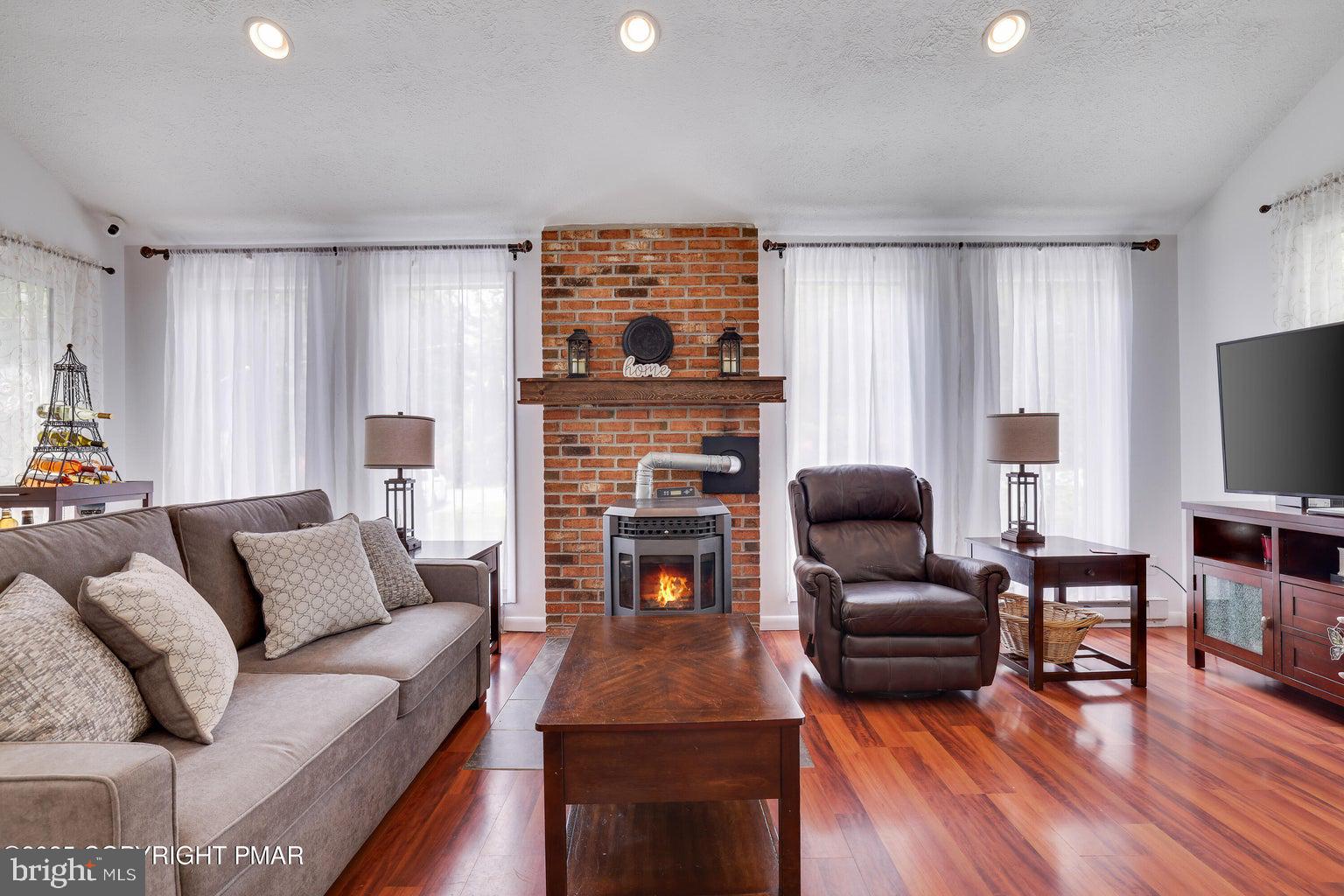 WHISPERING GLEN - Residential