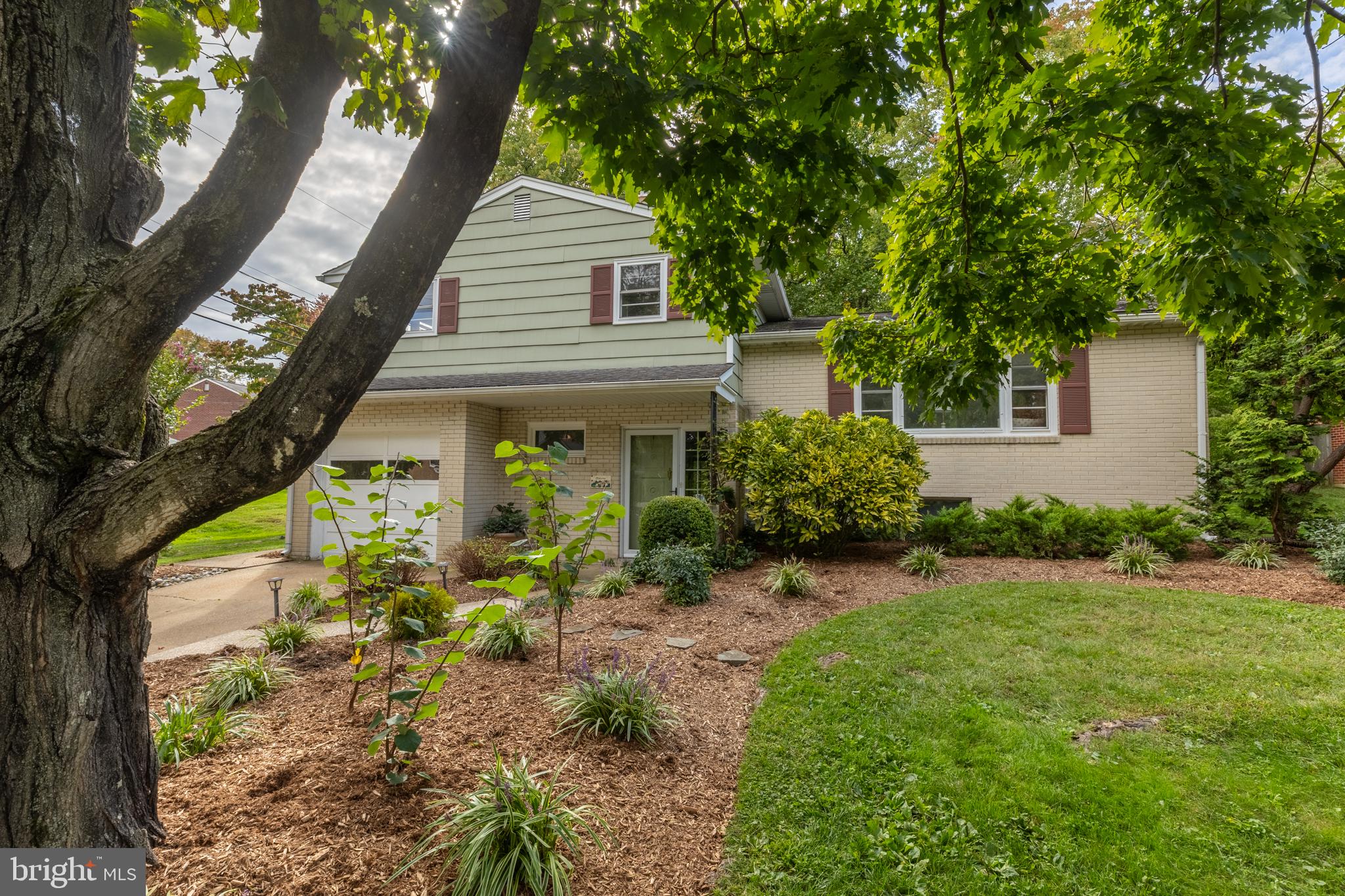 2701 DORIS DRIVE