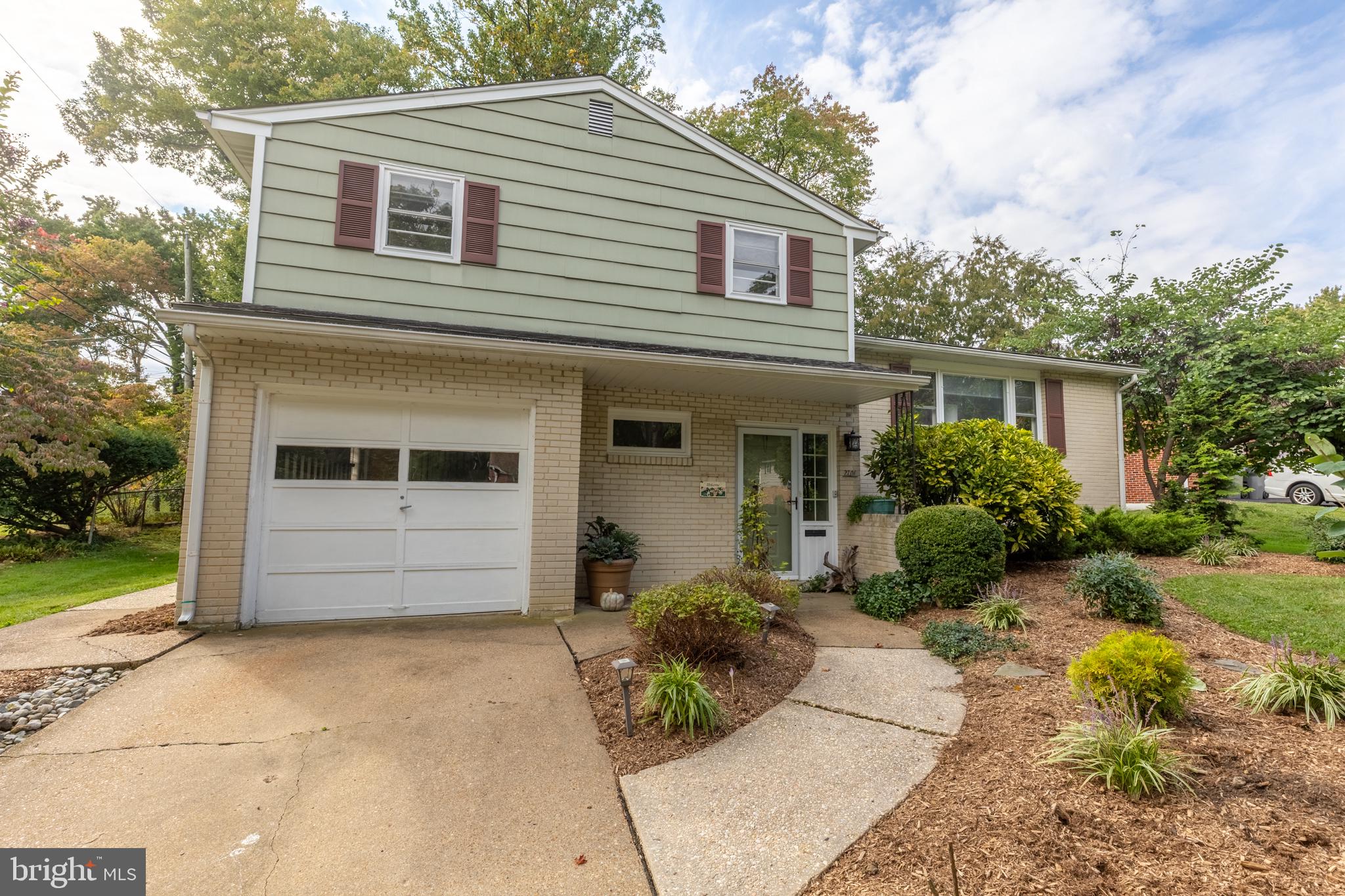 2701 DORIS DRIVE
