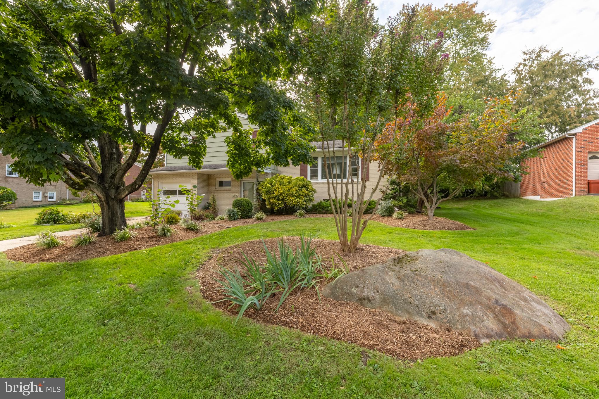 2701 DORIS DRIVE