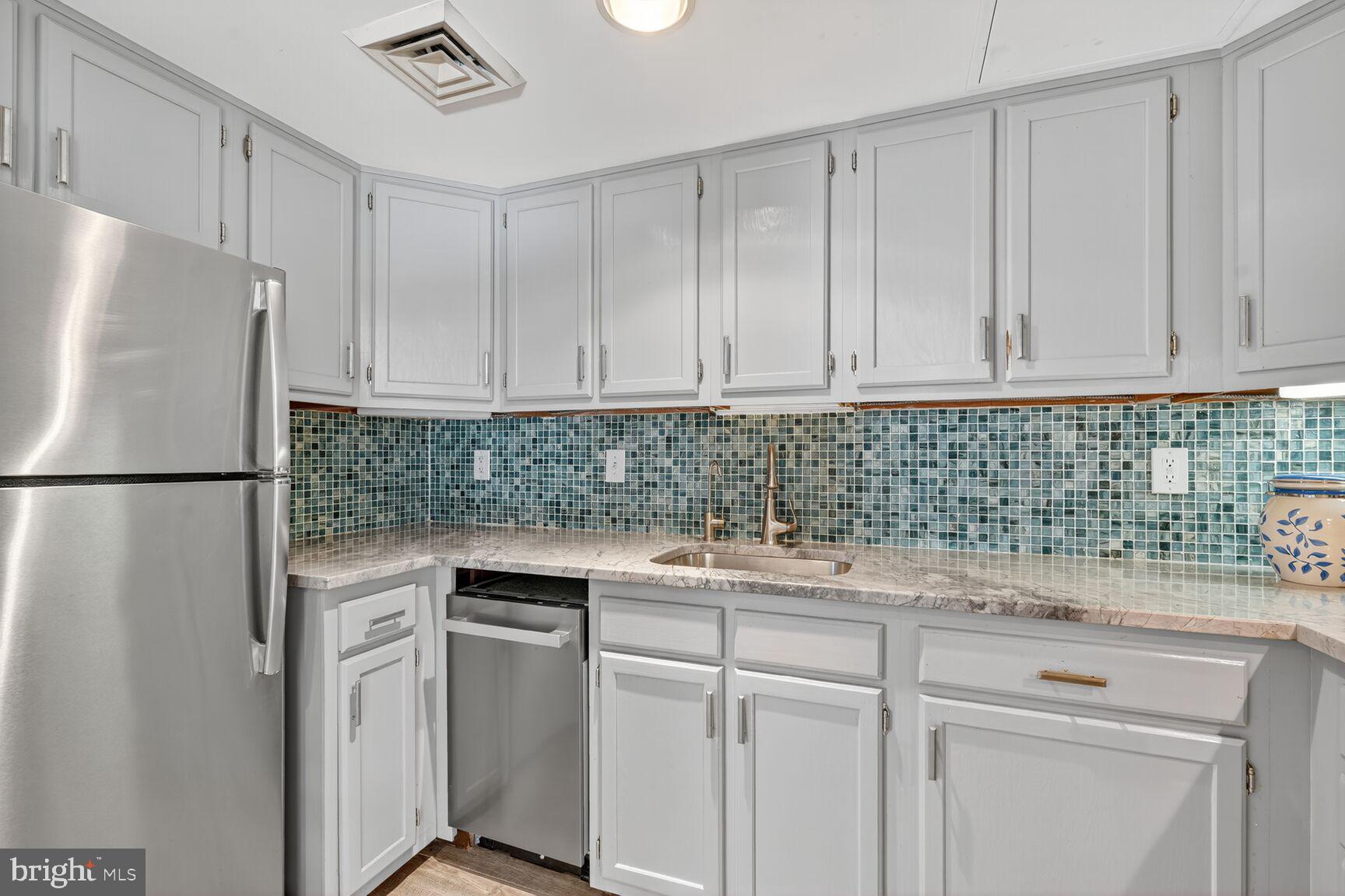 900 N TAYLOR STREET 1229