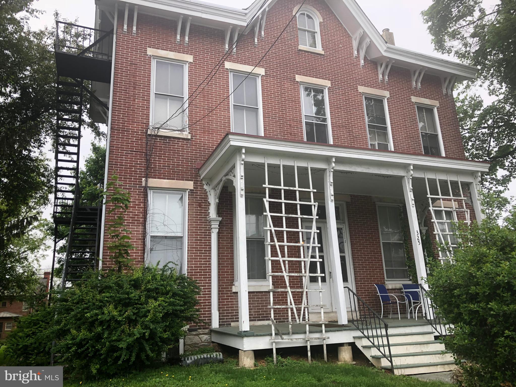 Recently Updated first floor apartment 1 Bed/1 Bath Unit for rent right in the heart of Downingtown Borough. No Pets allowed, looking for good high quality tenant. Extra Off Street parking space, storage unit in basement,on-site coin operated laundry, new gas heater and A/C. No Section 8 or Special programs. Walkable to restaurants, Planet Fitness, Victory & East Branch Brewery.
