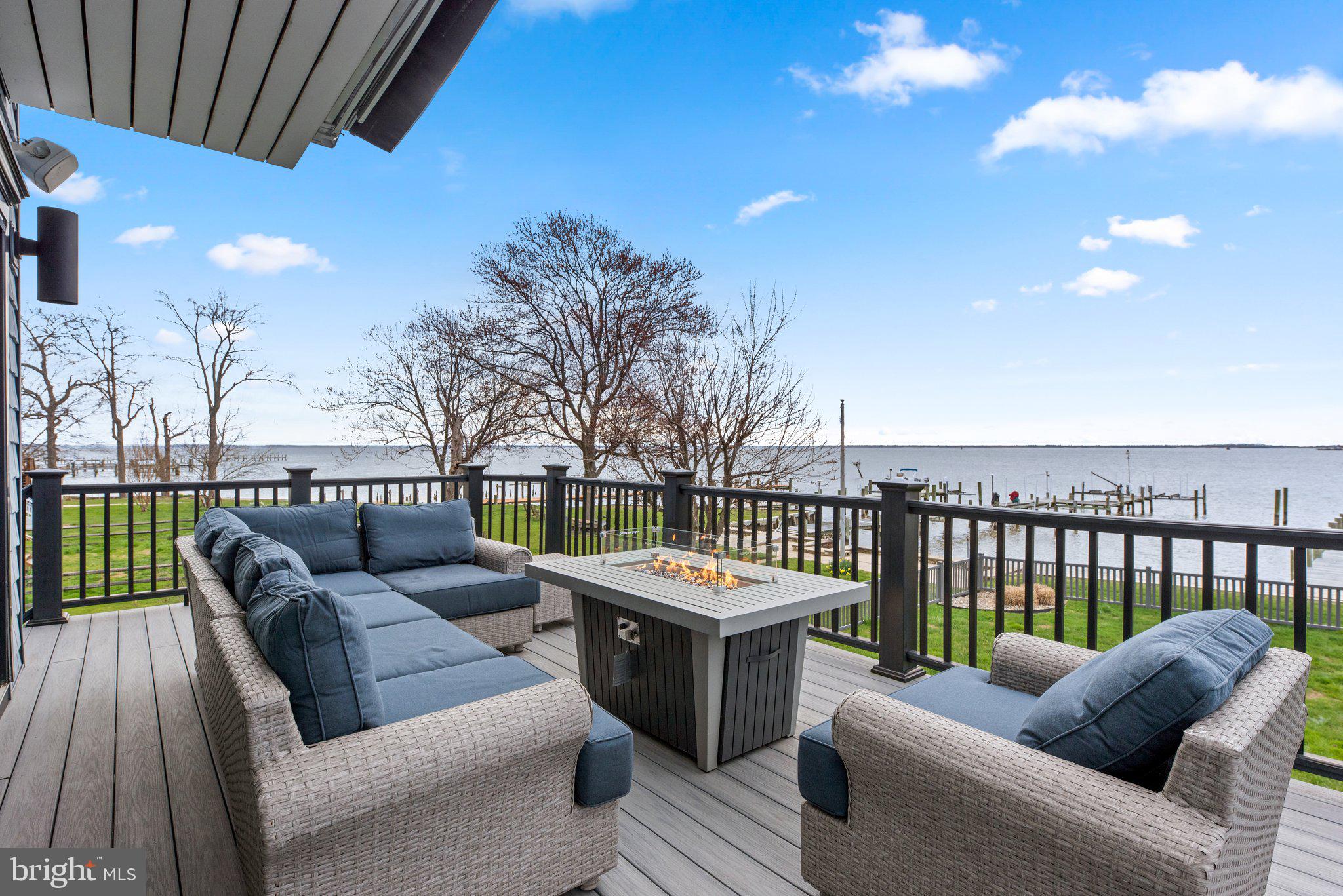 BOWLEYS QUARTERS - Residential