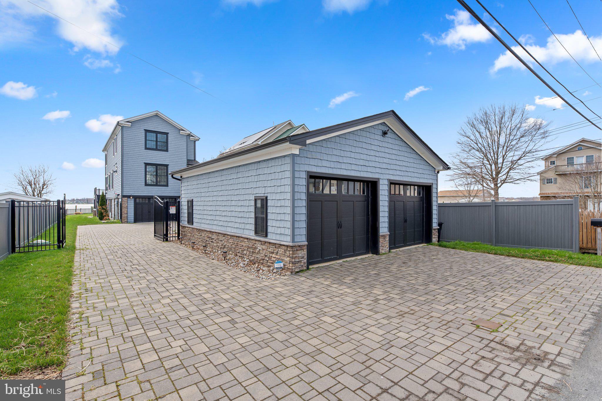 BOWLEYS QUARTERS - Residential