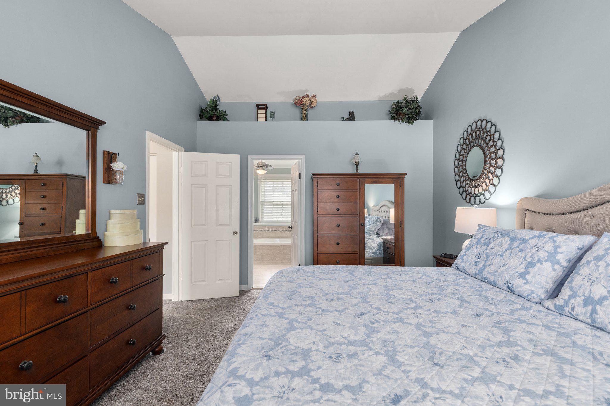 SOUTH HAMPTON - Residential