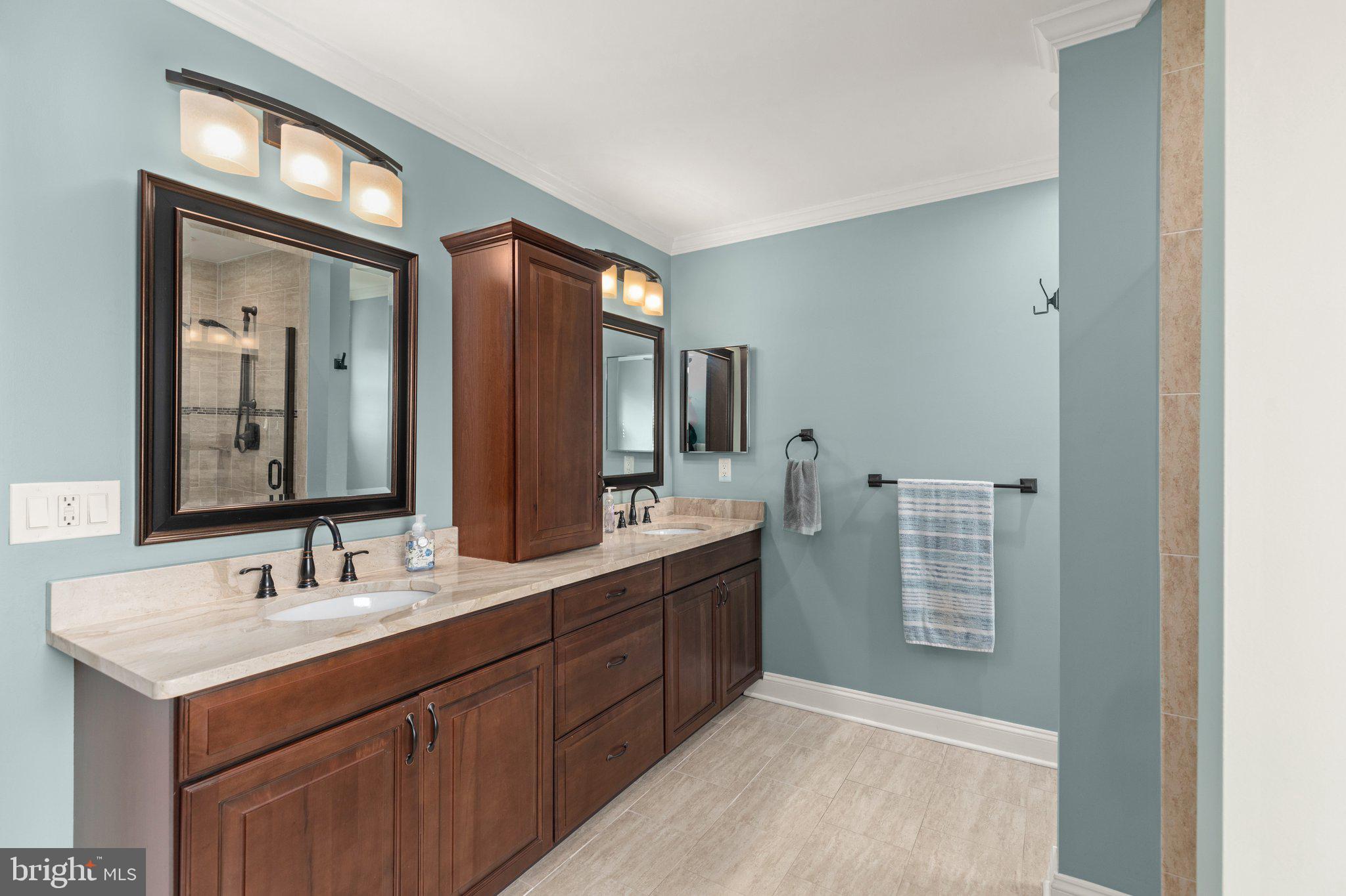 SOUTH HAMPTON - Residential