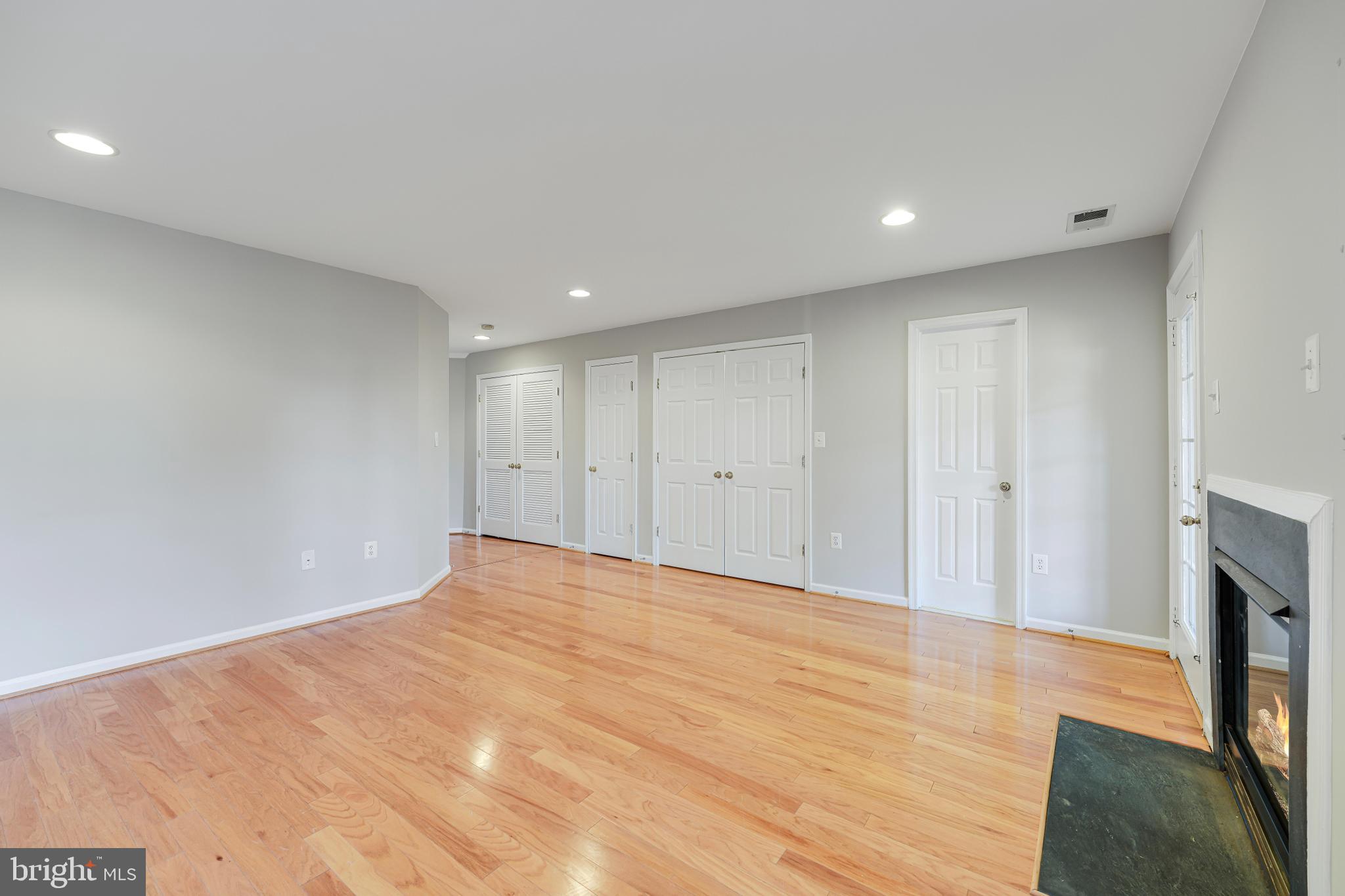 ASHBURN VILLAGE - Residential Lease