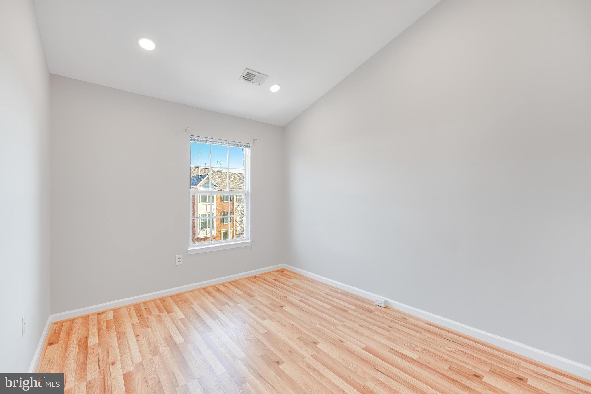 ASHBURN VILLAGE - Residential Lease