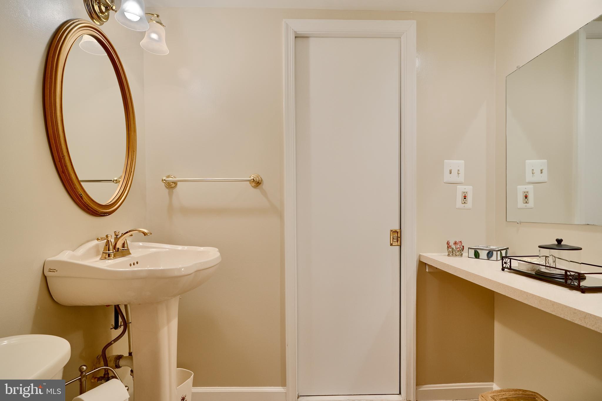 QUEENS LANDING - Residential