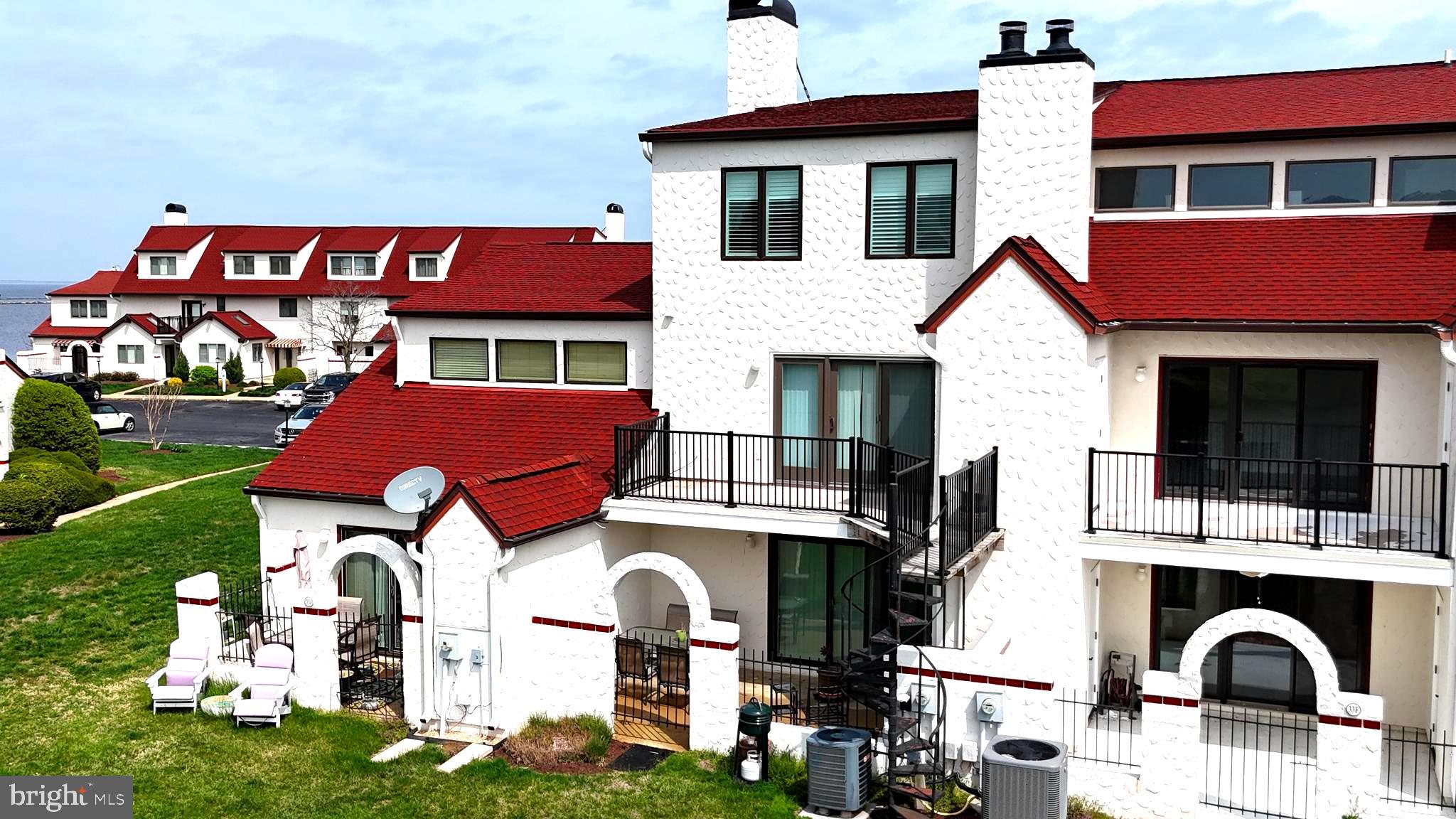 QUEENS LANDING - Residential