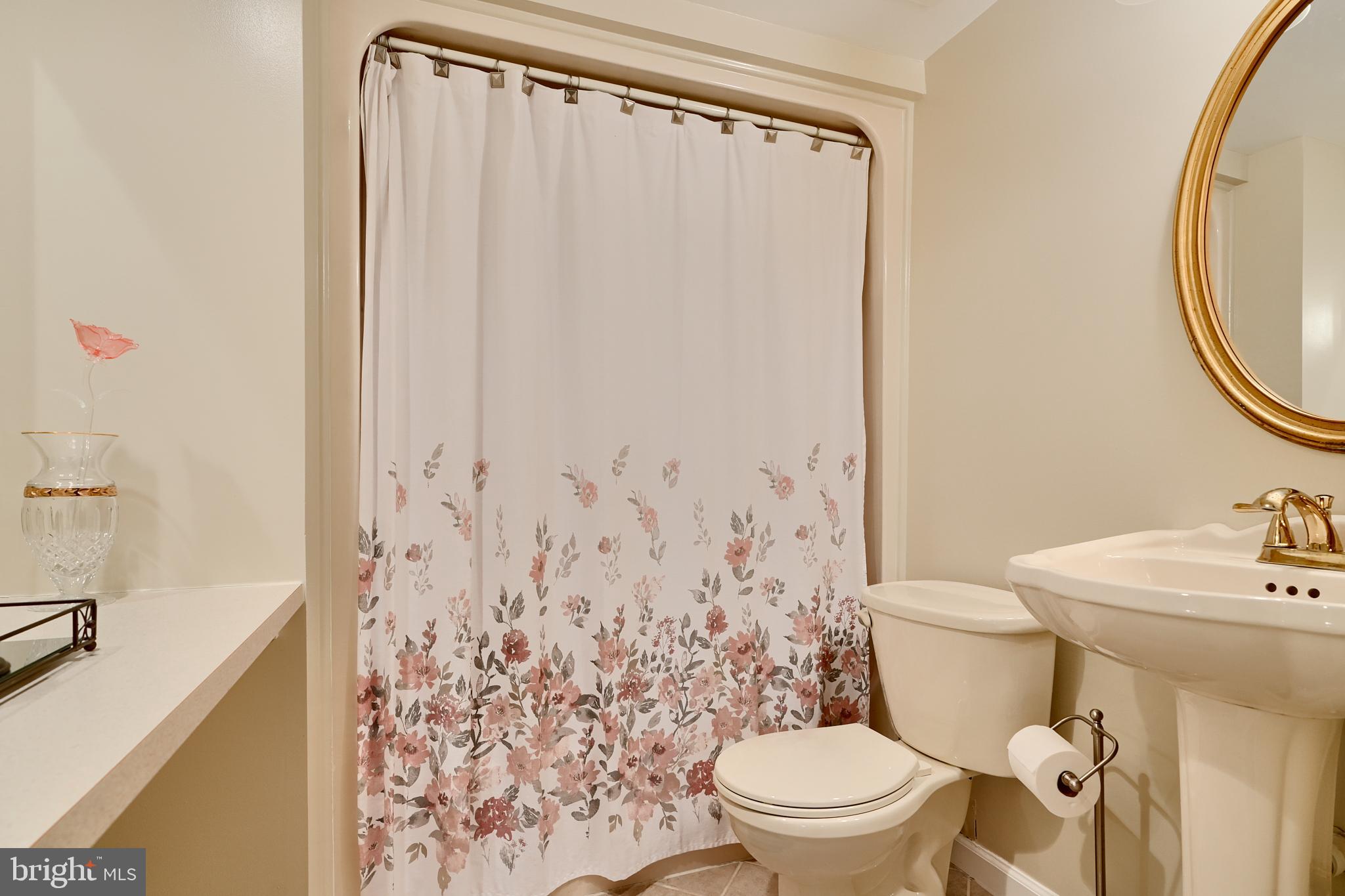 QUEENS LANDING - Residential