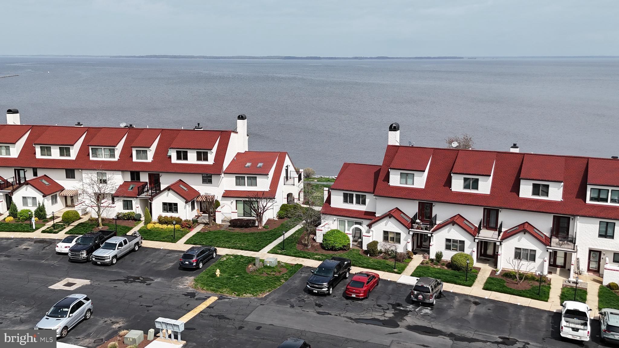 QUEENS LANDING - Residential