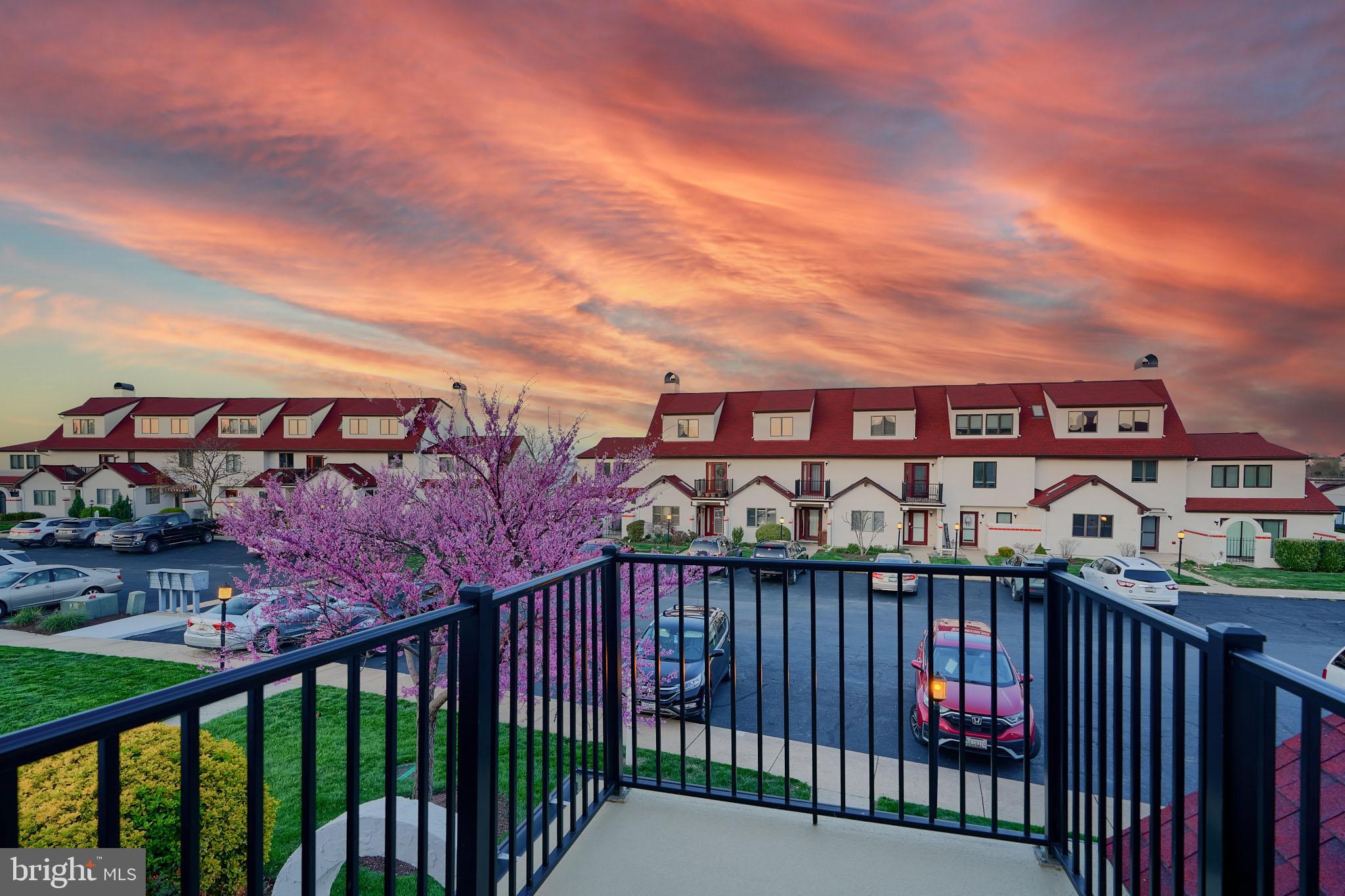 QUEENS LANDING - Residential