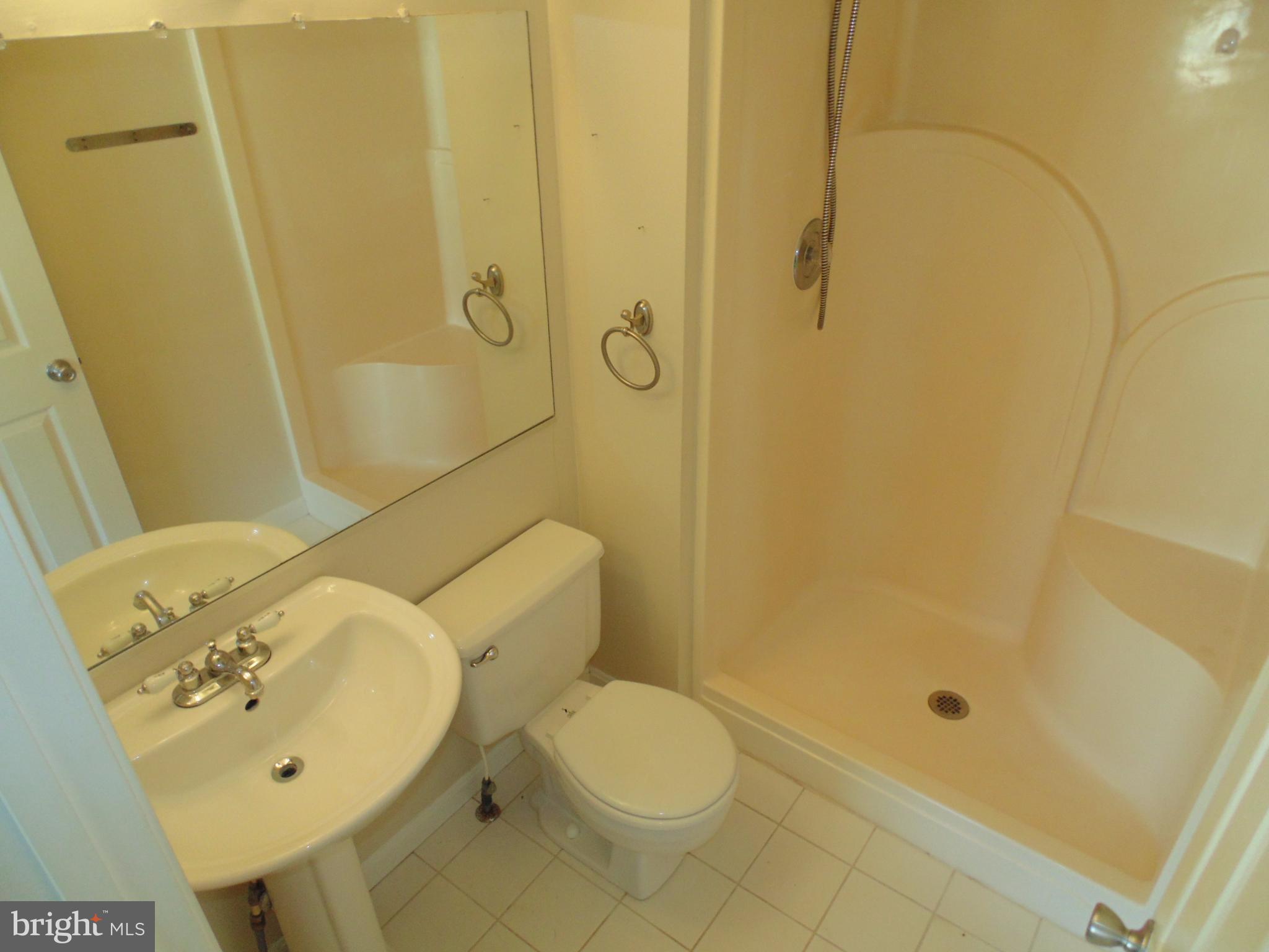 CASTINE - Residential Lease