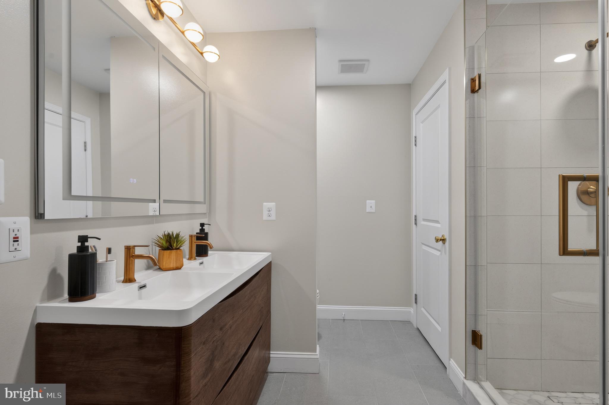 ROSEMONT PARK - Residential