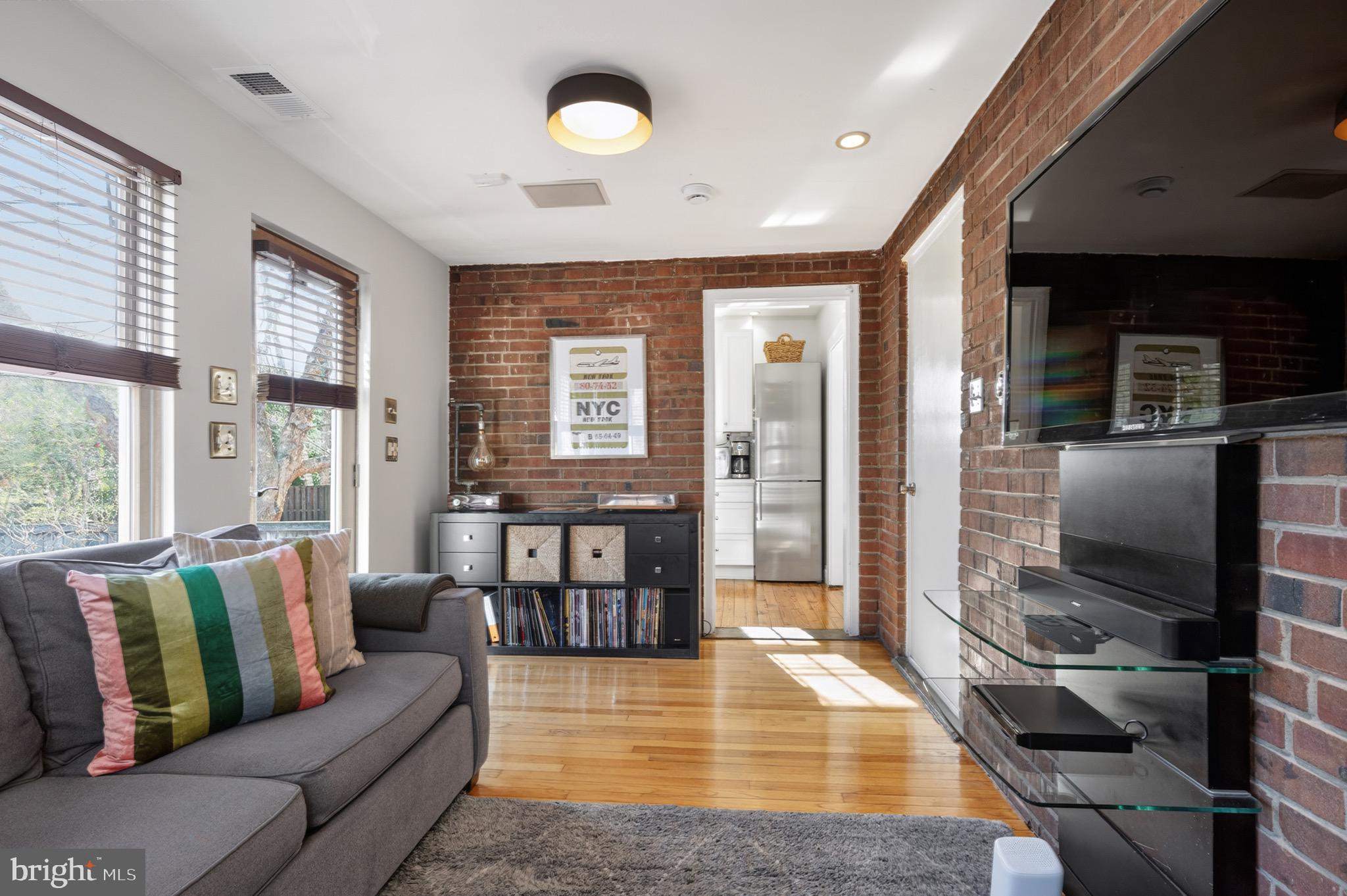 ROSEMONT PARK - Residential