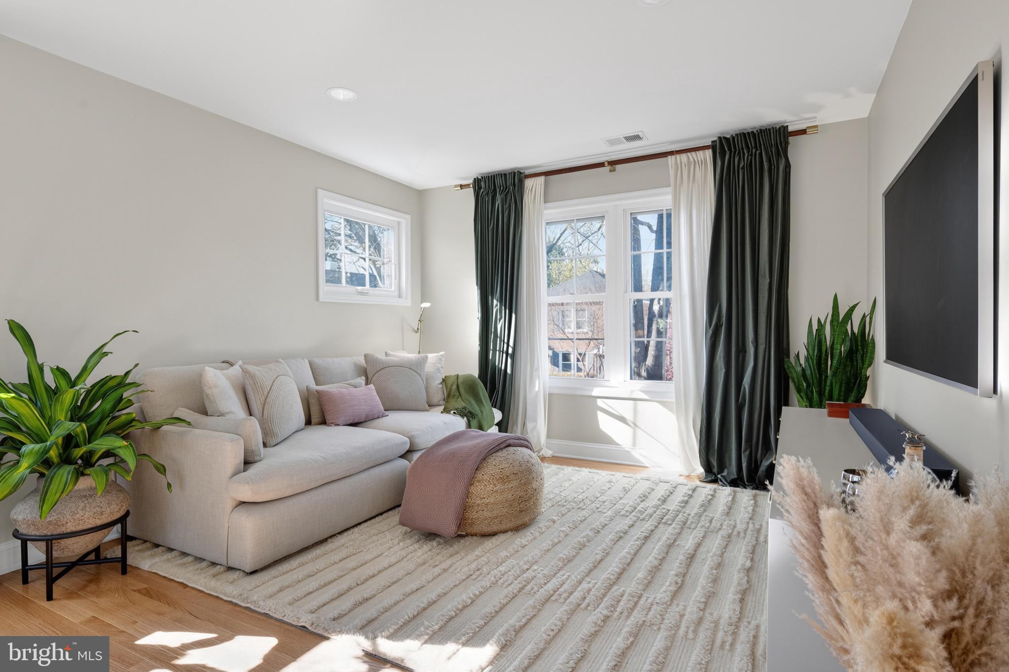 ROSEMONT PARK - Residential