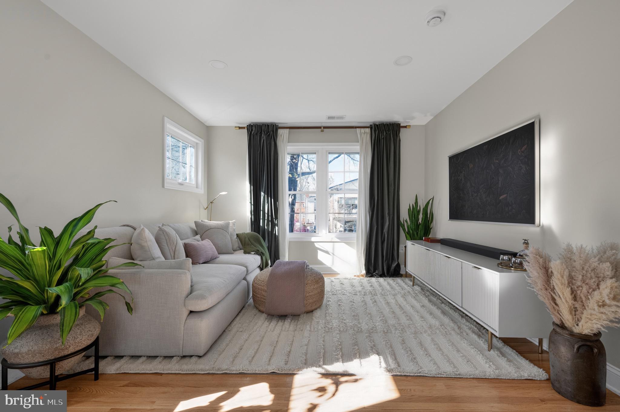 ROSEMONT PARK - Residential