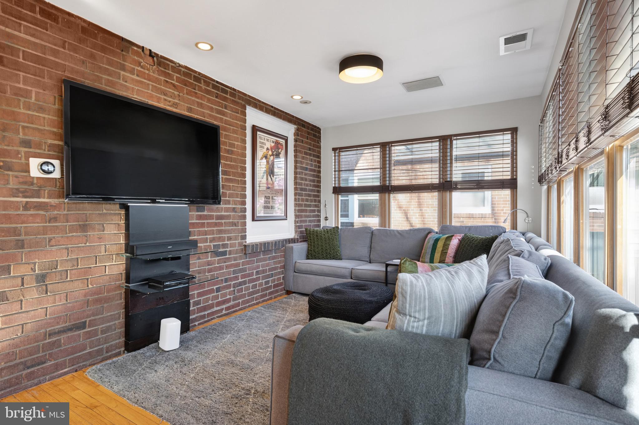 ROSEMONT PARK - Residential