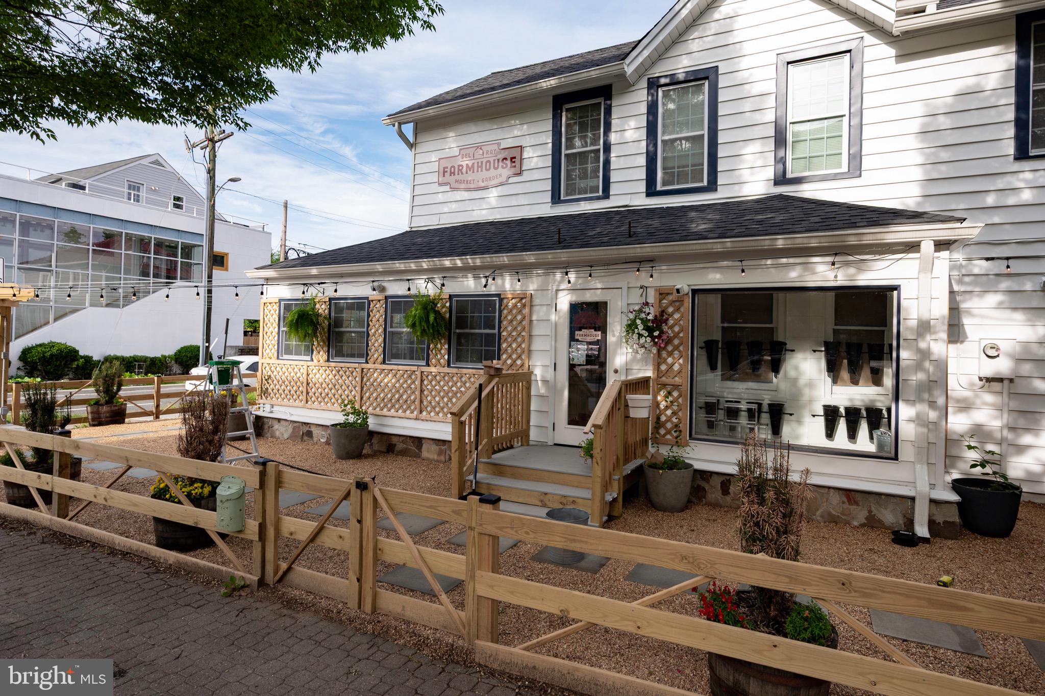 ROSEMONT PARK - Residential