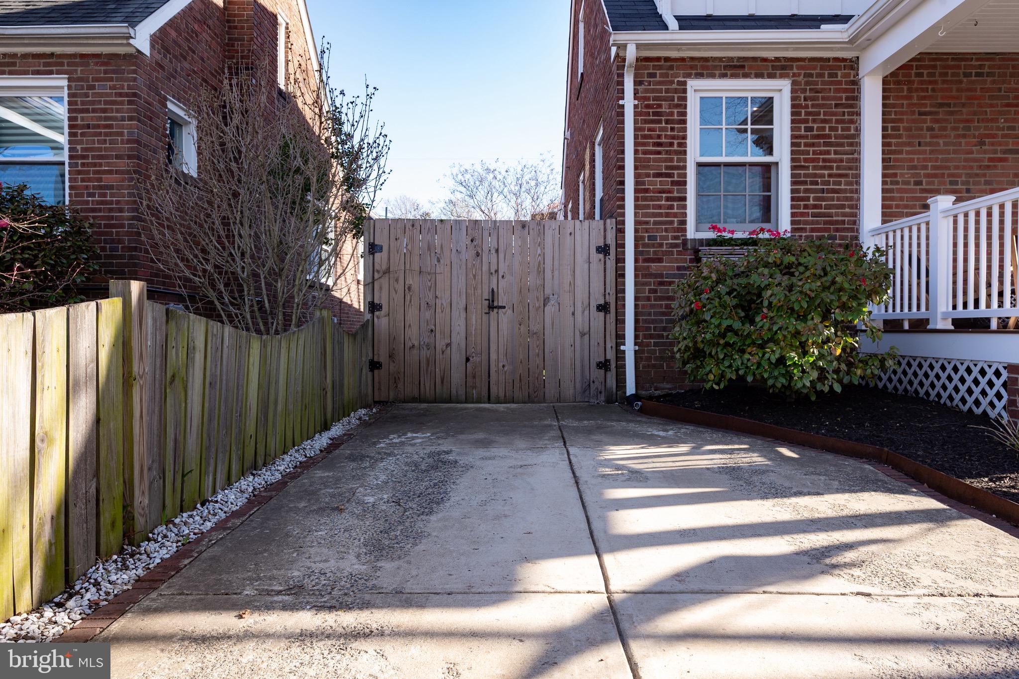 ROSEMONT PARK - Residential