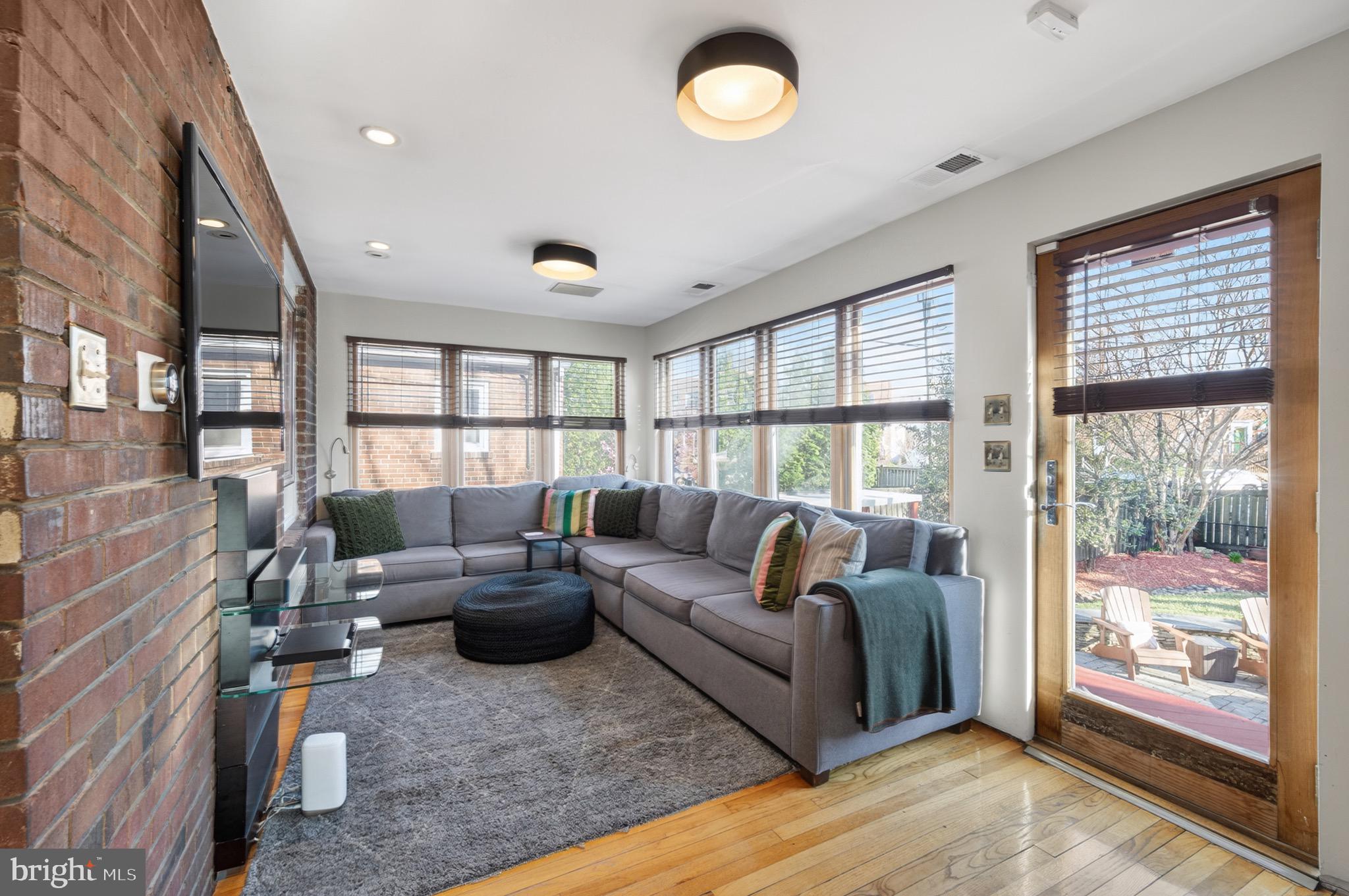 ROSEMONT PARK - Residential