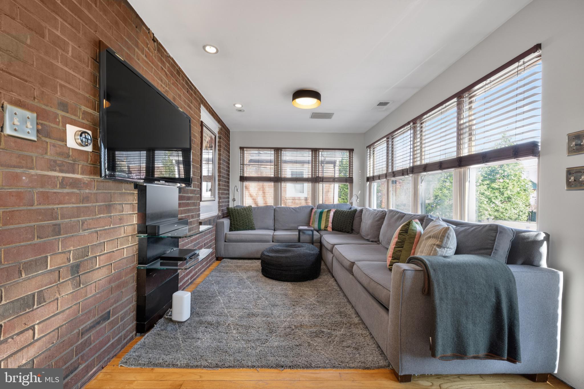 ROSEMONT PARK - Residential