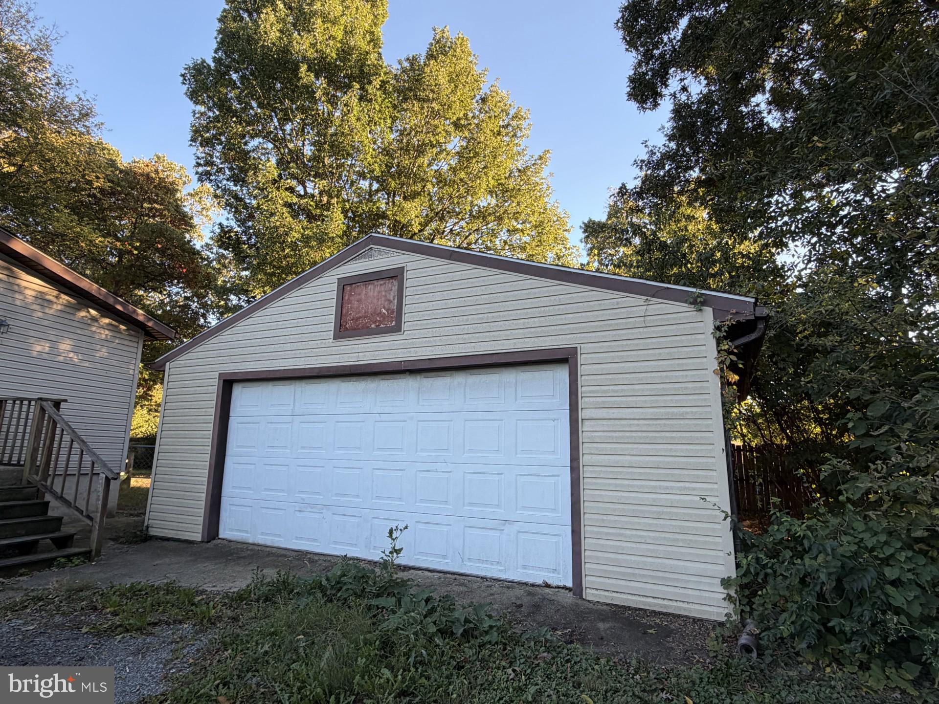 596 HANSHEW LANE