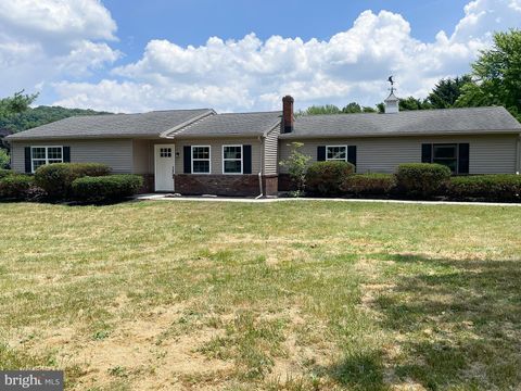 Photo of 501 Goldfinch Drive, Columbia, PA 17512 (MLS # PALA2052384)