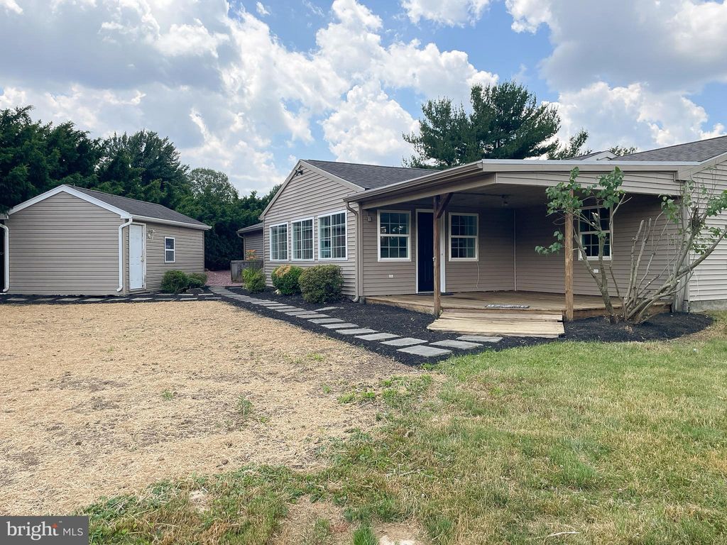 Photo of 501 Goldfinch Drive, Columbia, PA 17512 (MLS # PALA2052384)