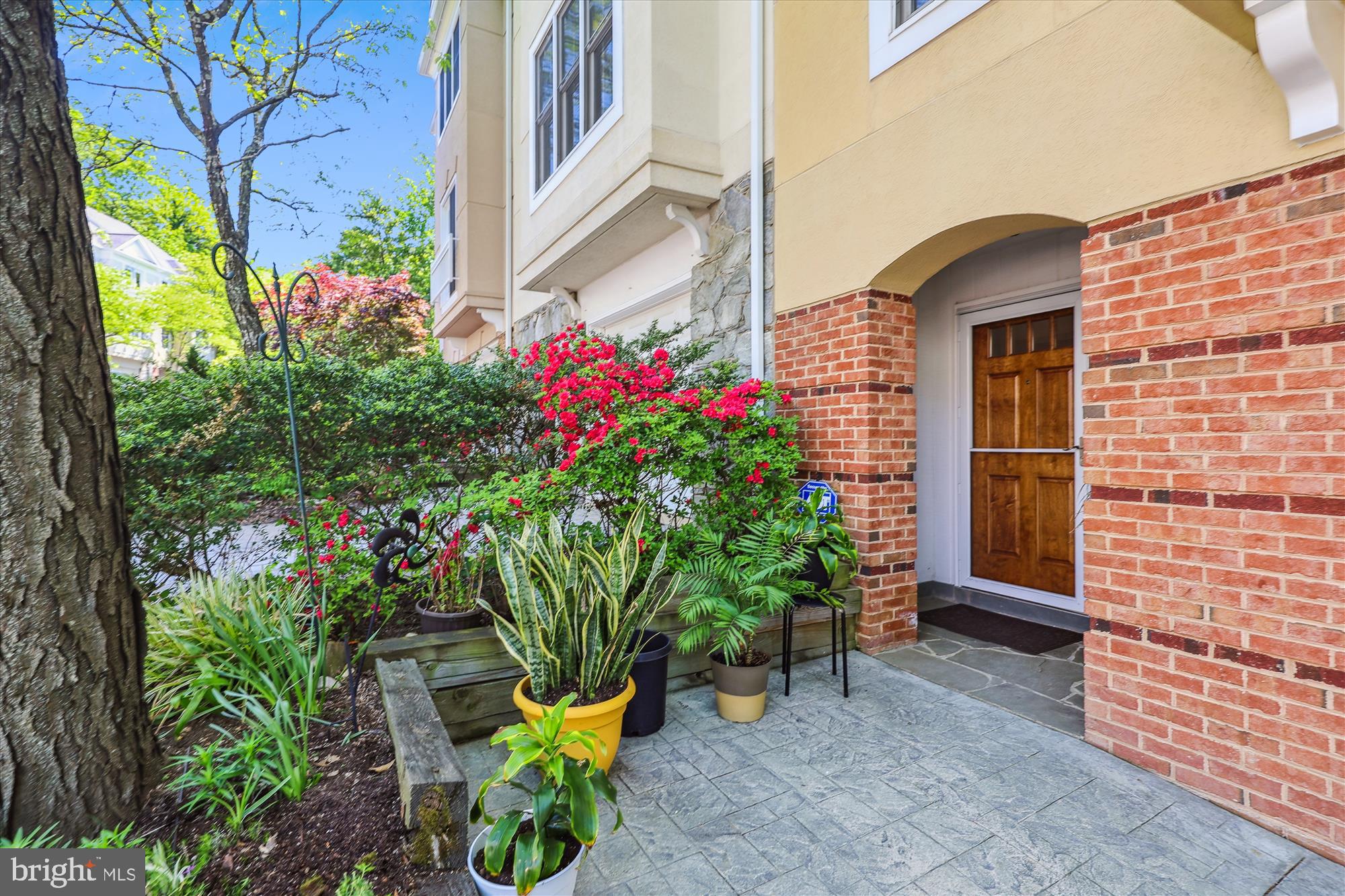 3814 WOODLAWN COURT